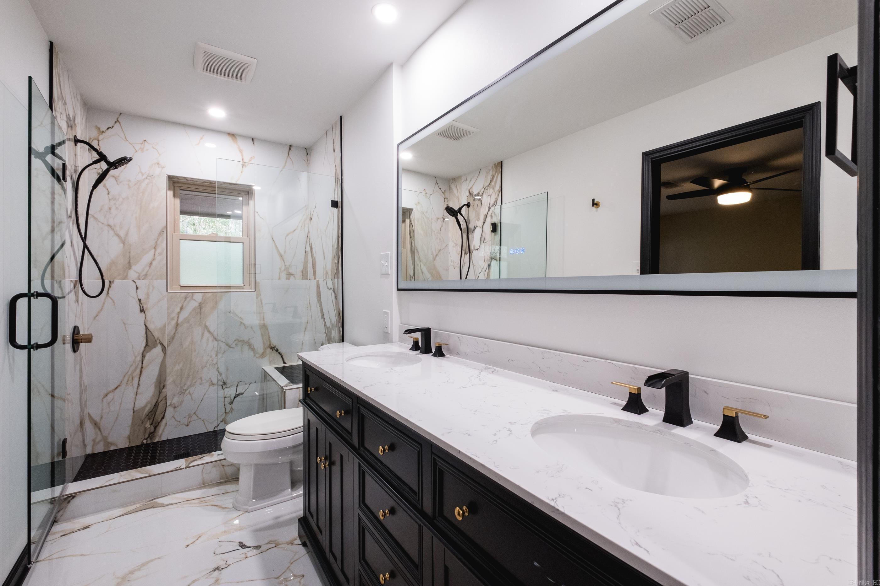 LEAWOOD MANOR - Residential