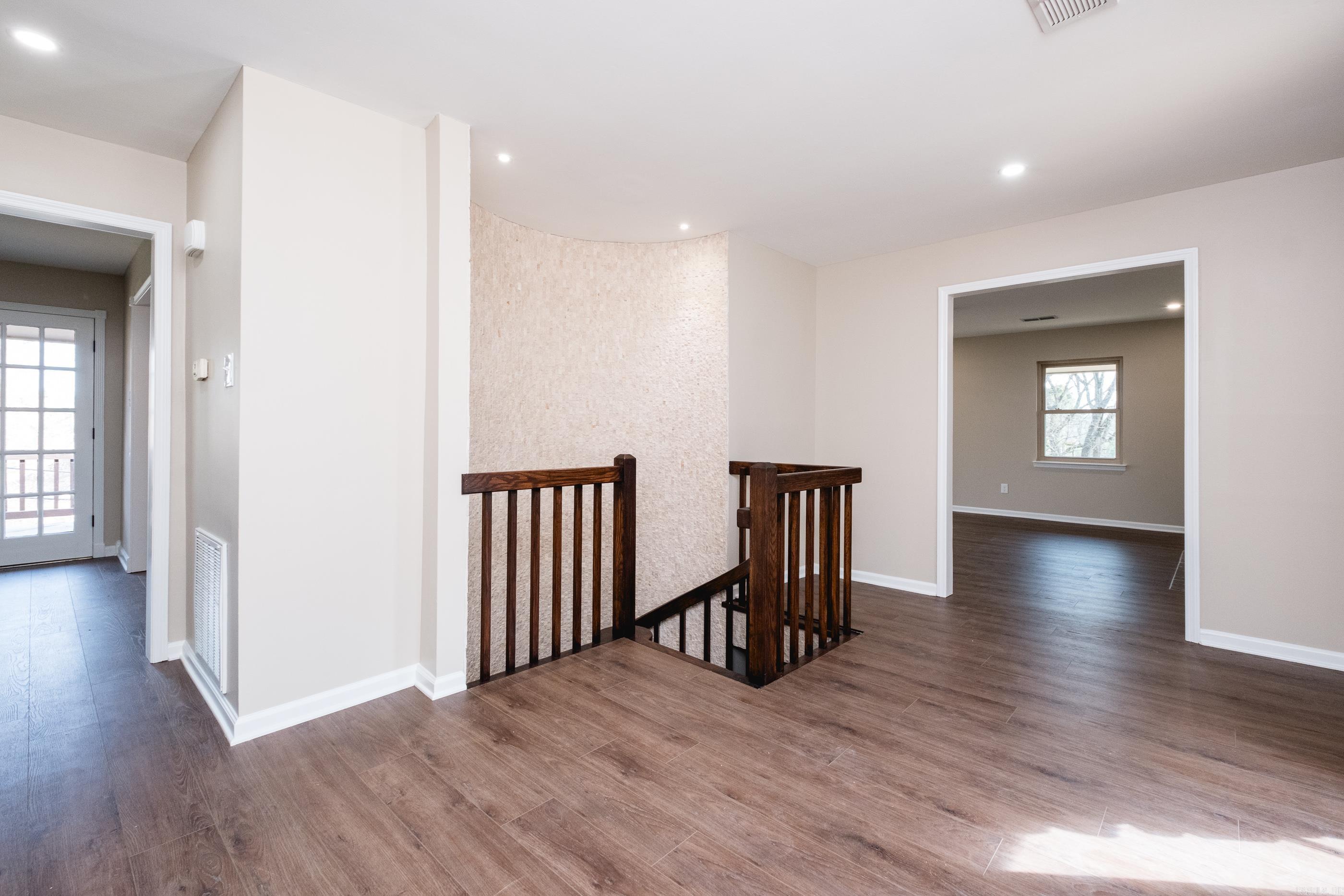 LEAWOOD MANOR - Residential