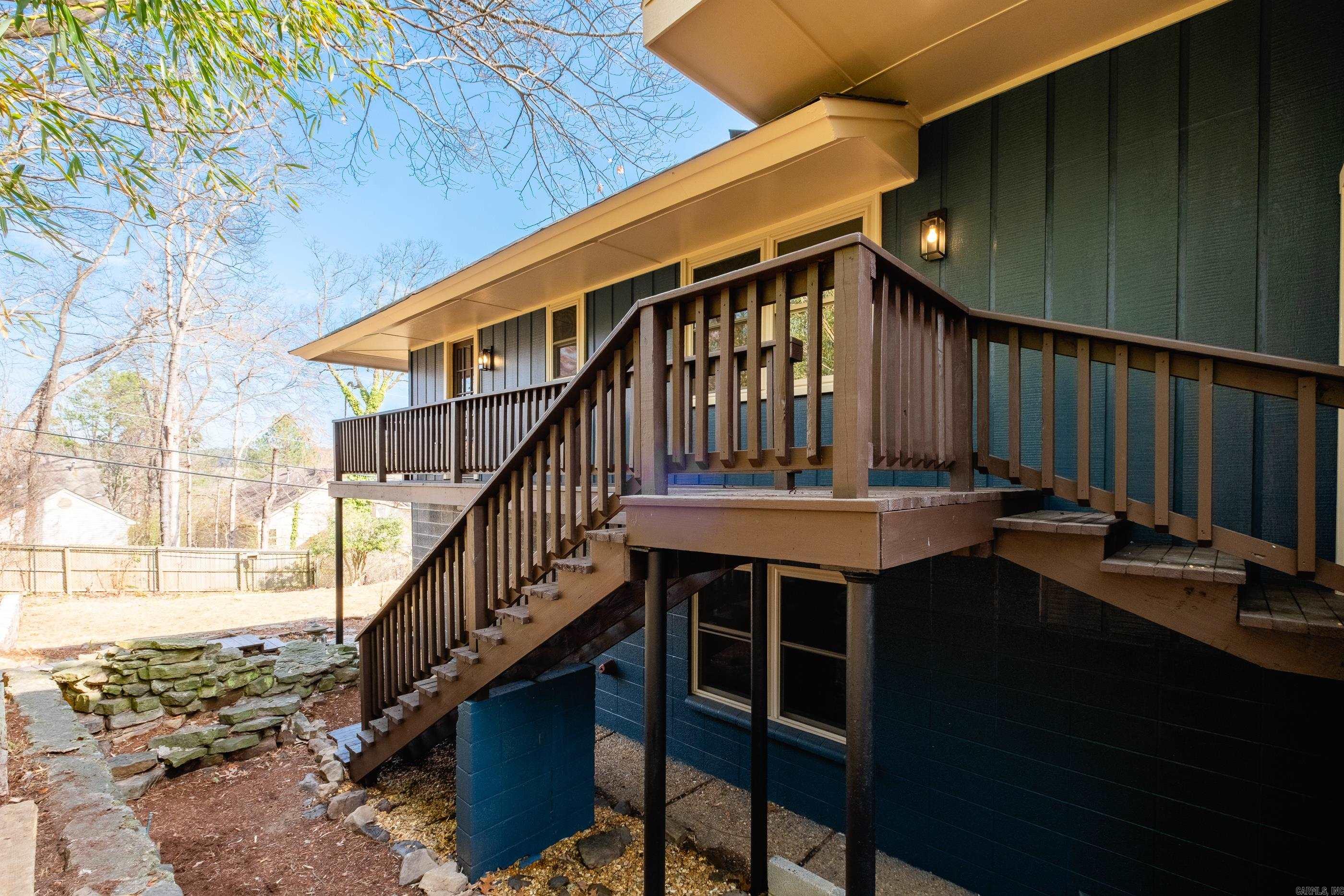 LEAWOOD MANOR - Residential