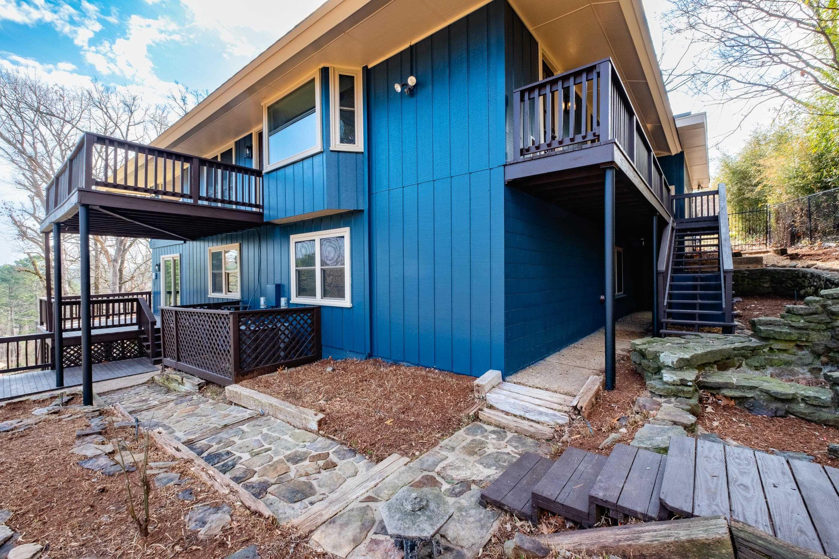 LEAWOOD MANOR - Residential