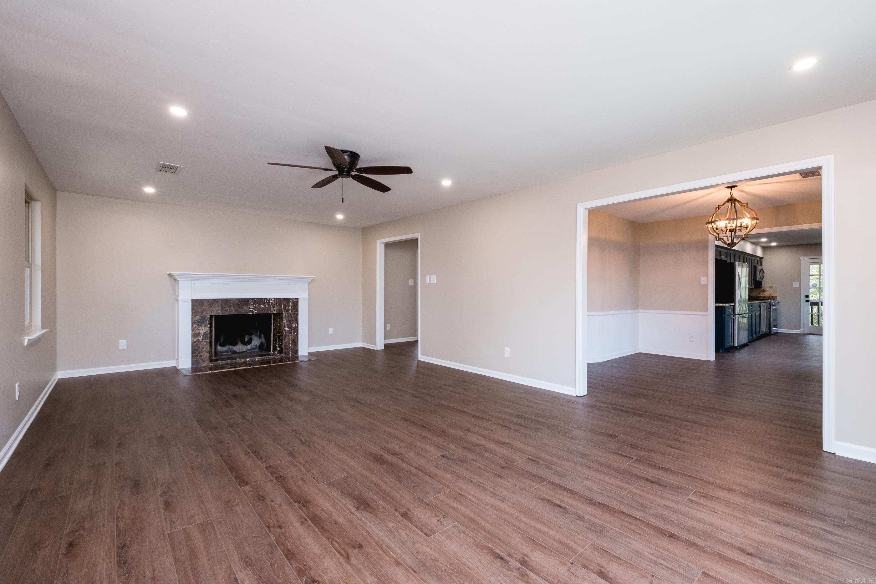 LEAWOOD MANOR - Residential