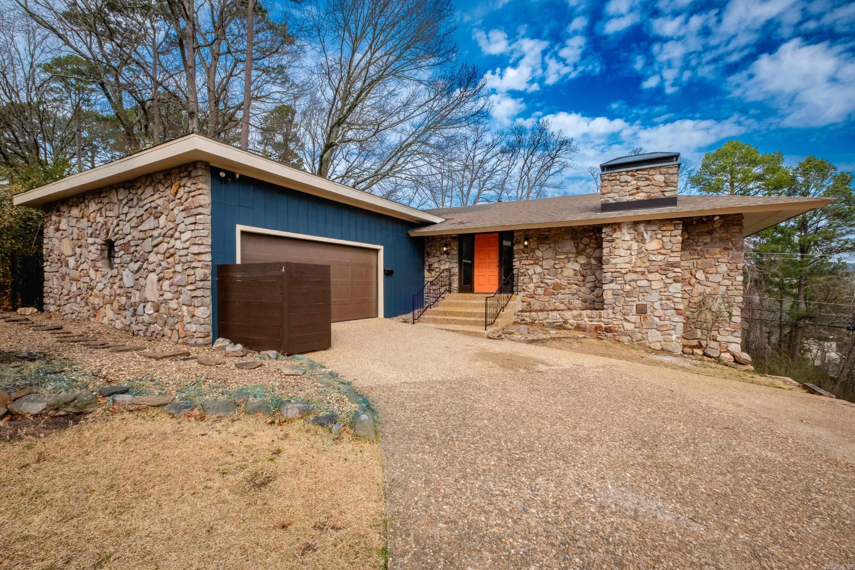 LEAWOOD MANOR - Residential