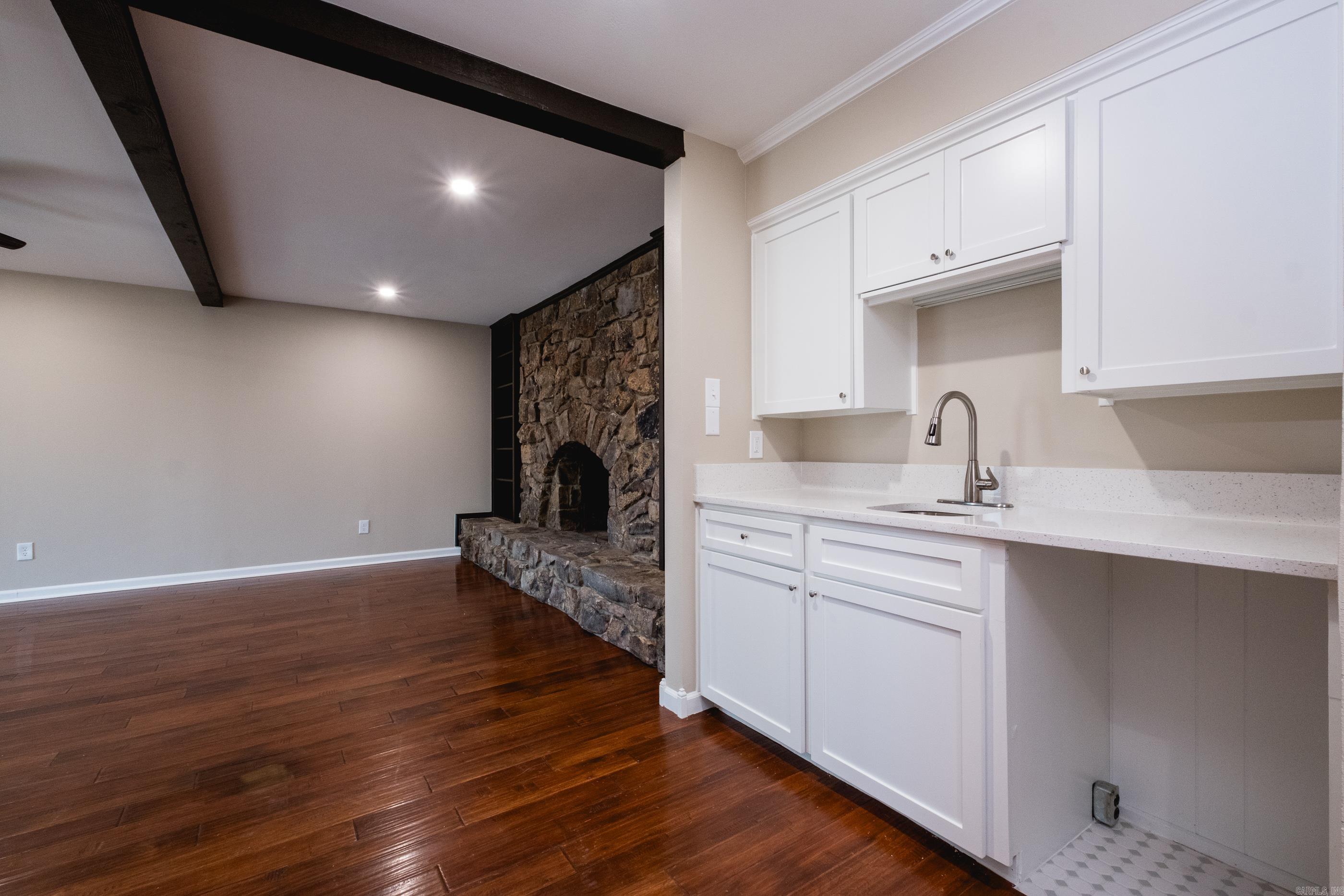 LEAWOOD MANOR - Residential