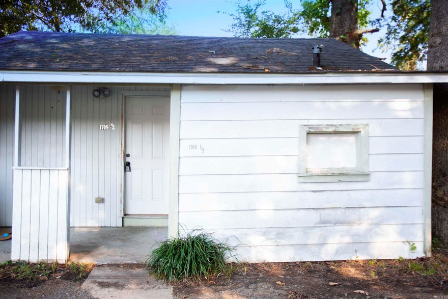 One bedroom apartment located in North Little Rock. The lease for this property is for 18 months and income has to be three times the amount of rent unless you have a housing voucher.