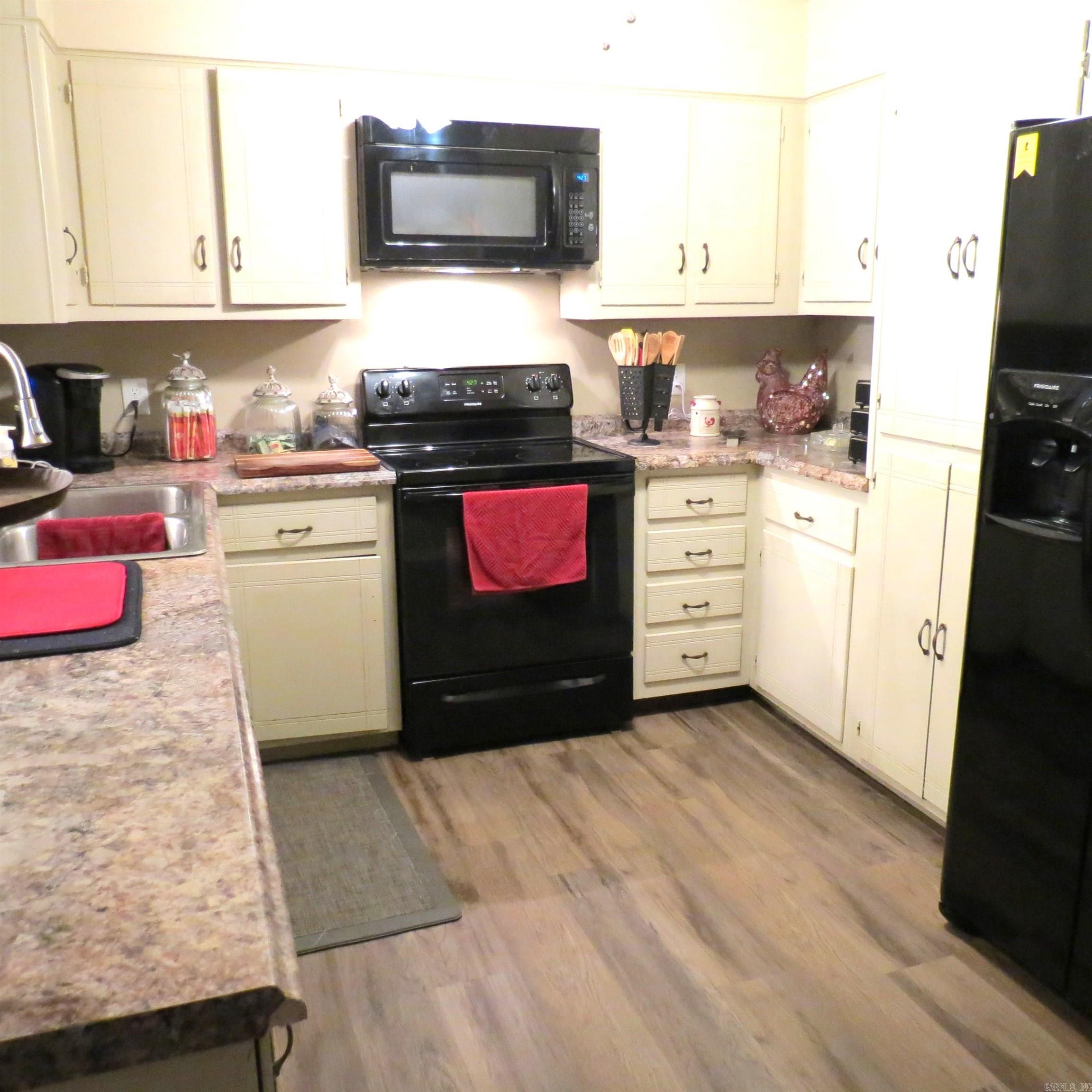 OAK LAWN ESTATES - Residential