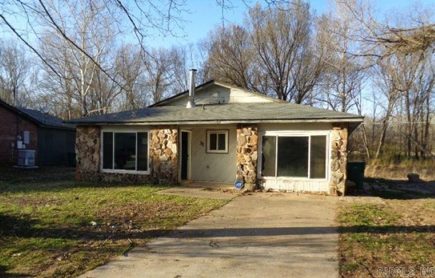 One Story home in the Gravel Ridge area. Within minutes of Little Rock Air Force Base, Sherwood, and North little Rock. Nice level lot. Off street parking. Agents please see confidential remarks for special offer instructions.