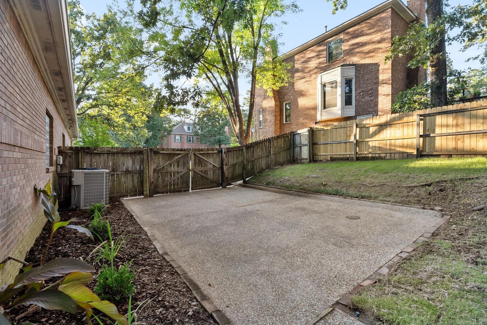 LONGLEA MANOR ADDN - Residential