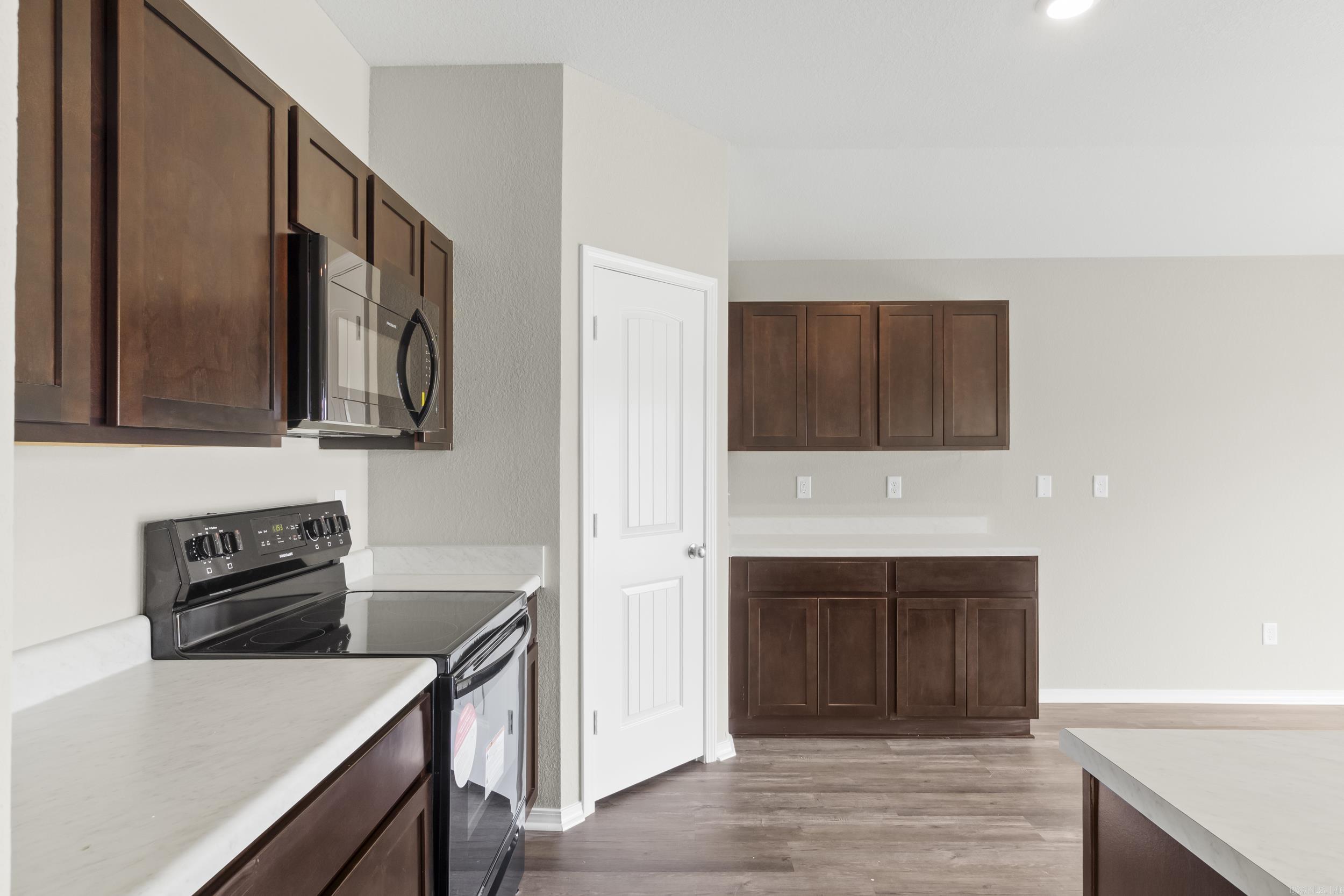 HILLDALE CROSSING - Residential