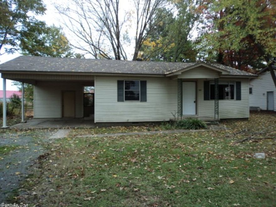 Great starter on investment property walking distance to Junior & Senior High Schools. Nice backyard fully fenced. See agent remarks.