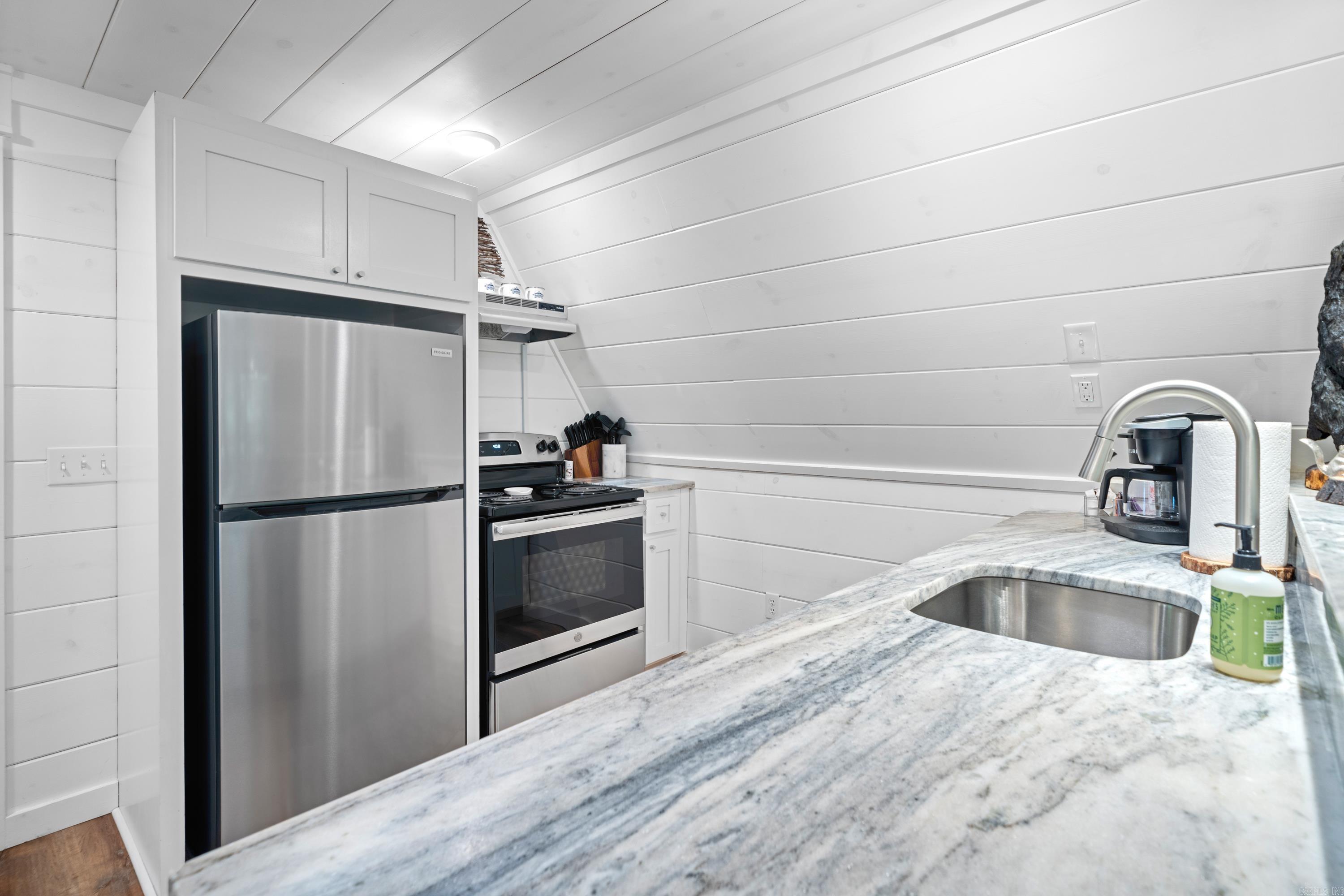 Metes & Bounds - Residential Income