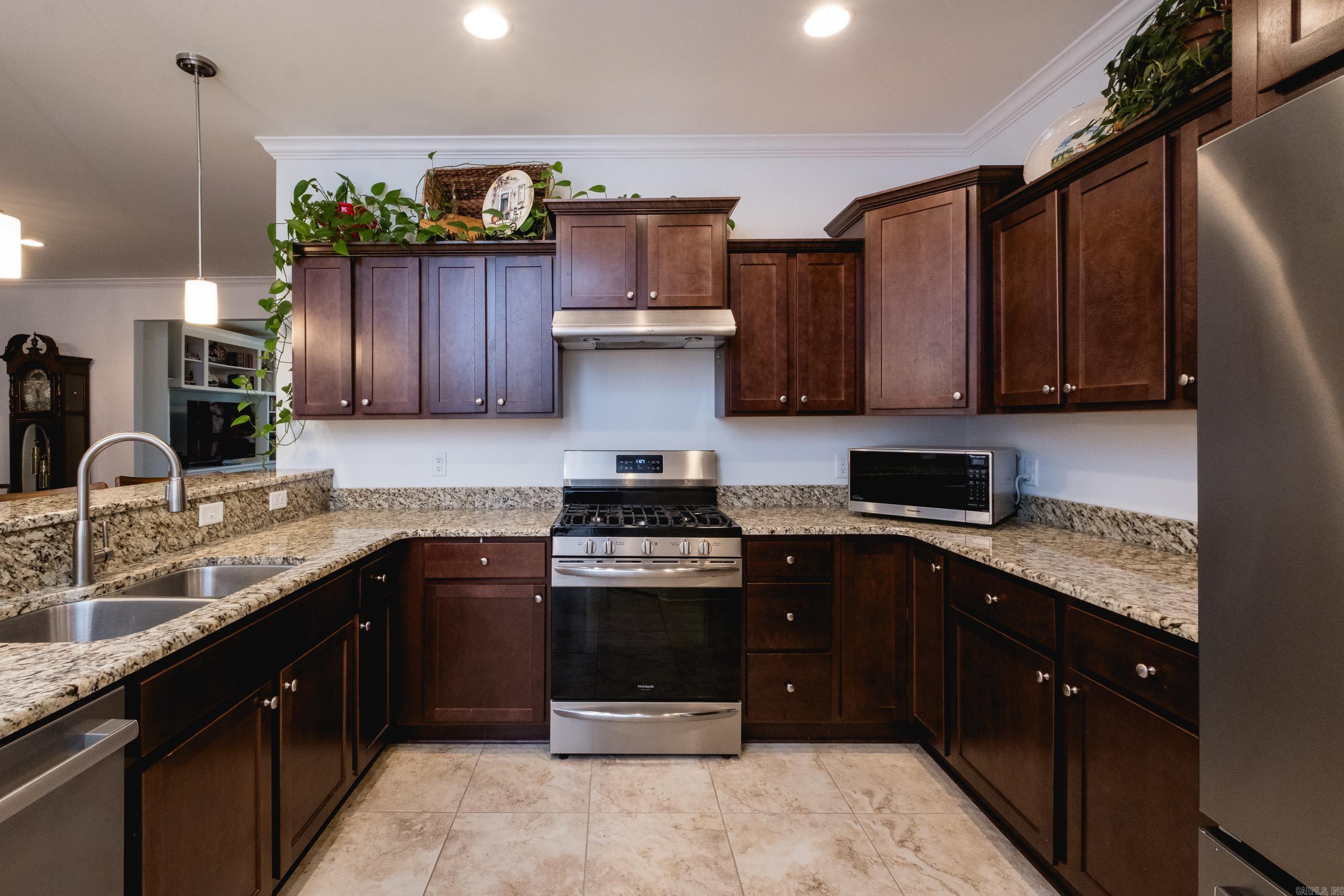 MOUNTAIN TERRACE ESTATES TOWNHOM - Residential