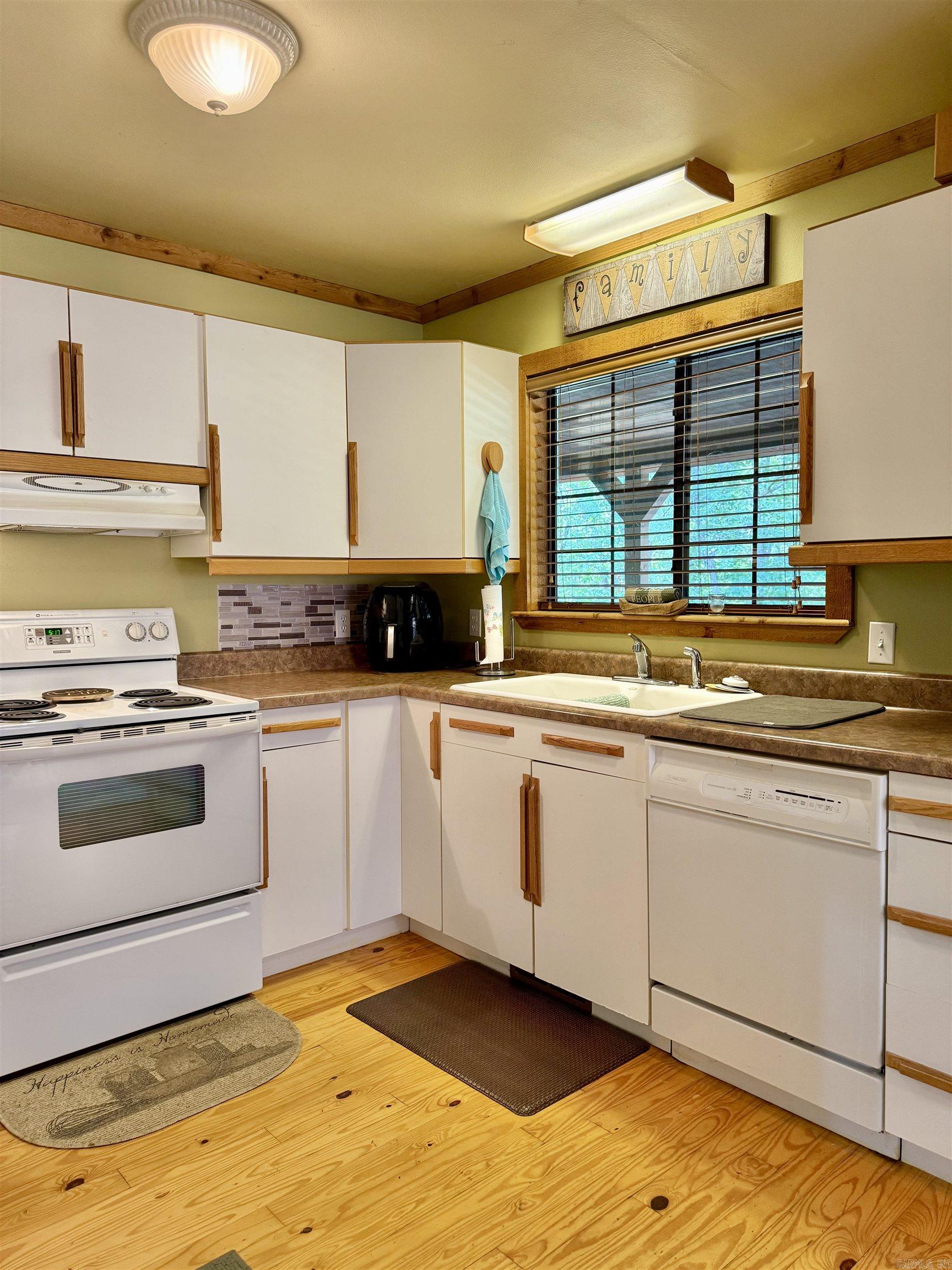 WHISPERING SPRINGS - Residential