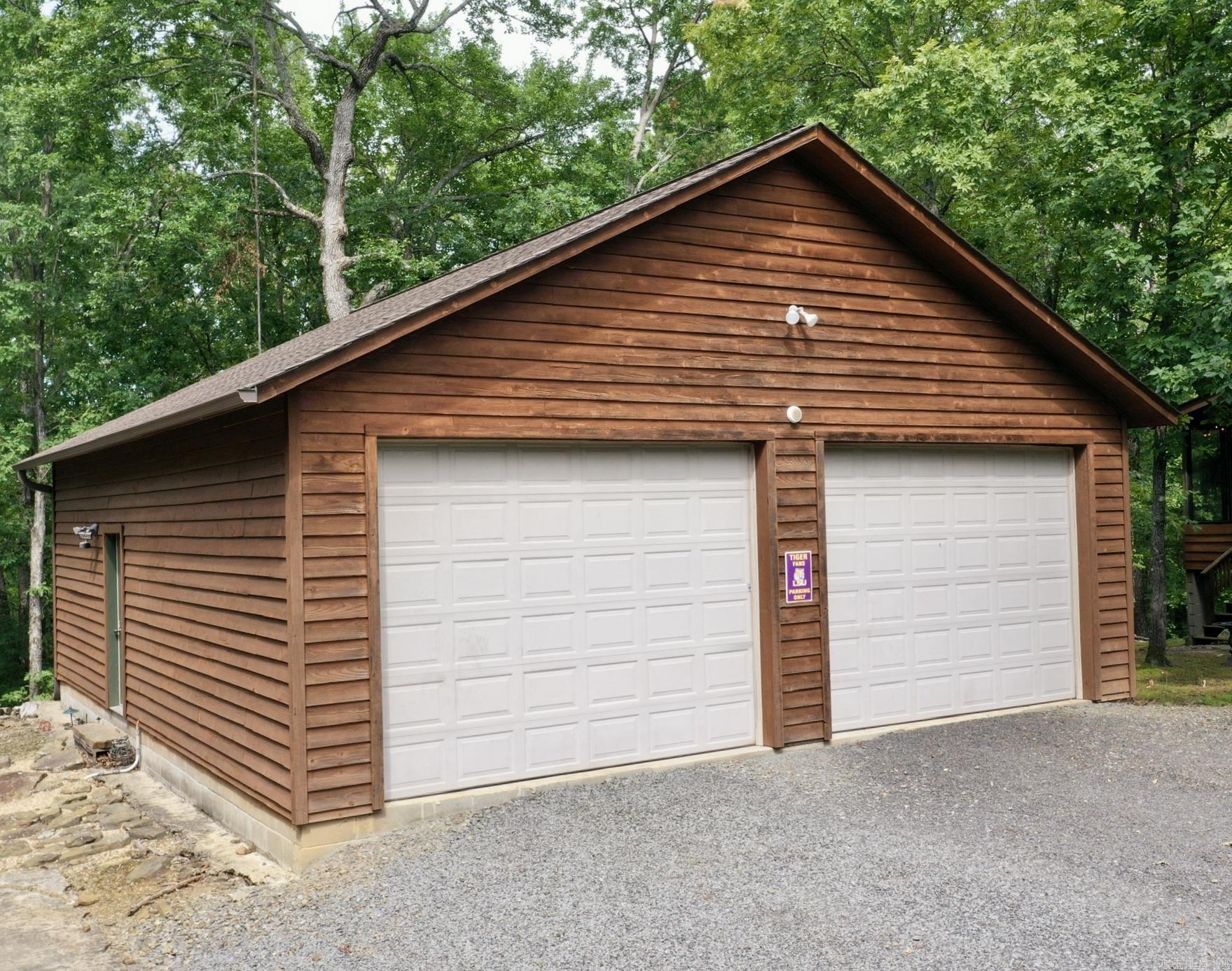 WHISPERING SPRINGS - Residential