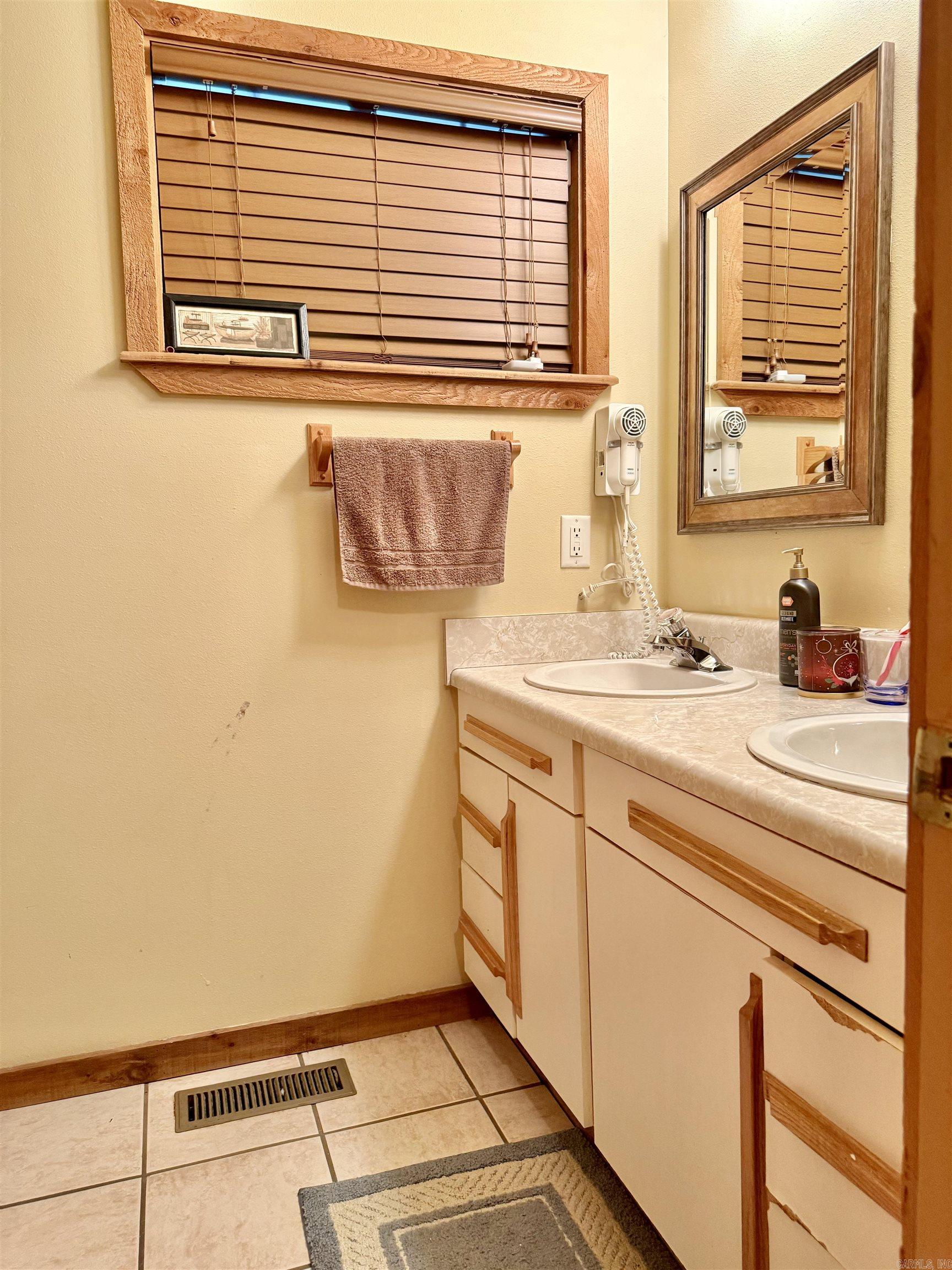 WHISPERING SPRINGS - Residential