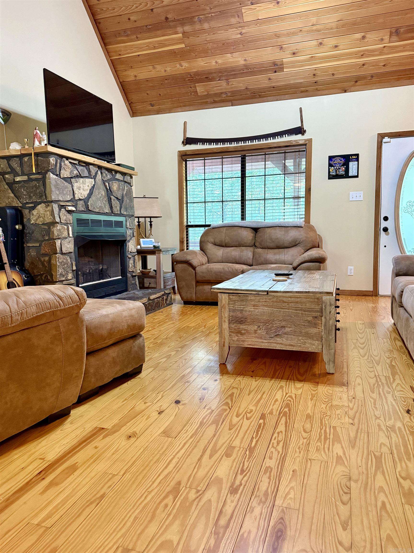 WHISPERING SPRINGS - Residential