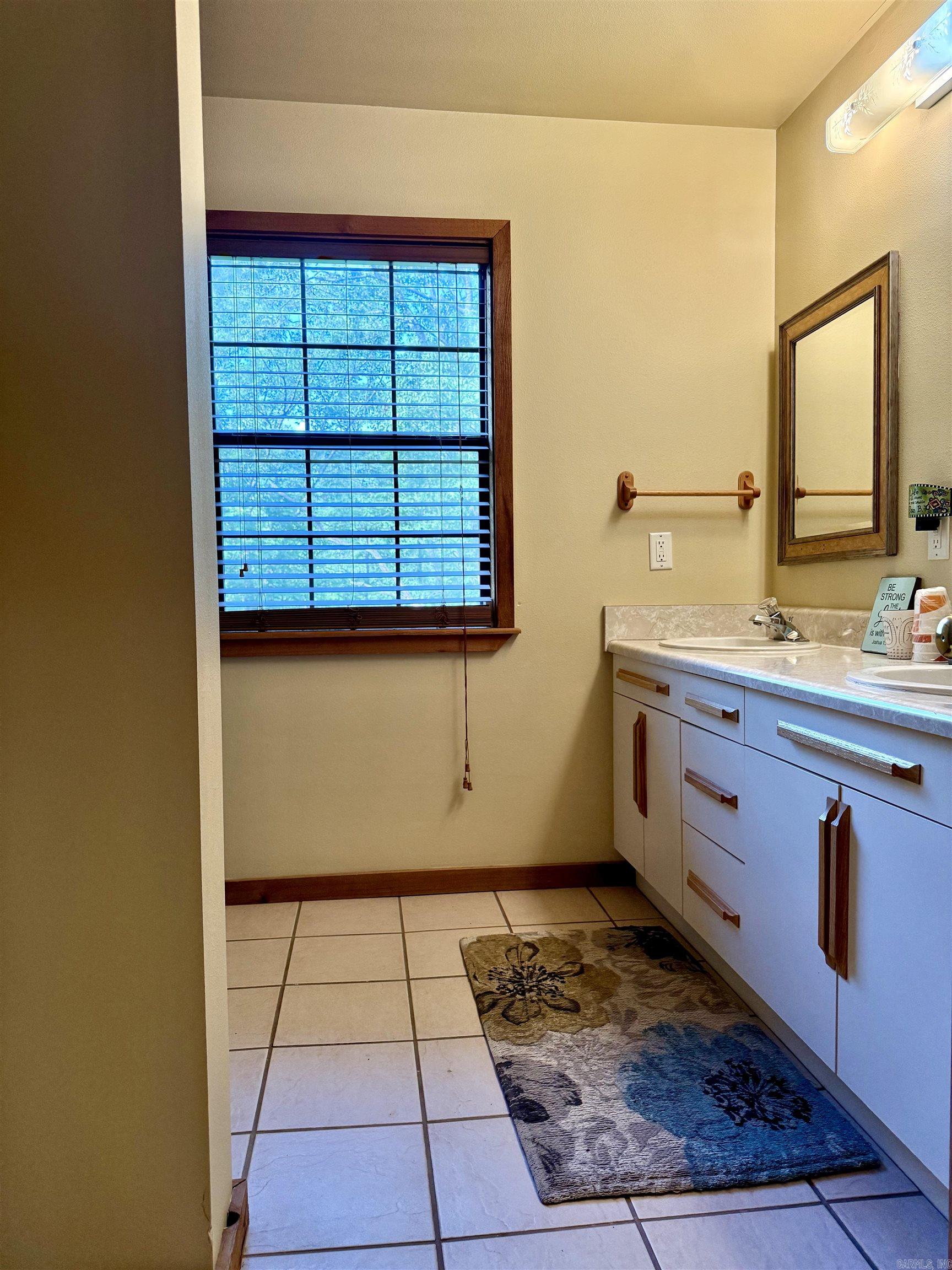 WHISPERING SPRINGS - Residential