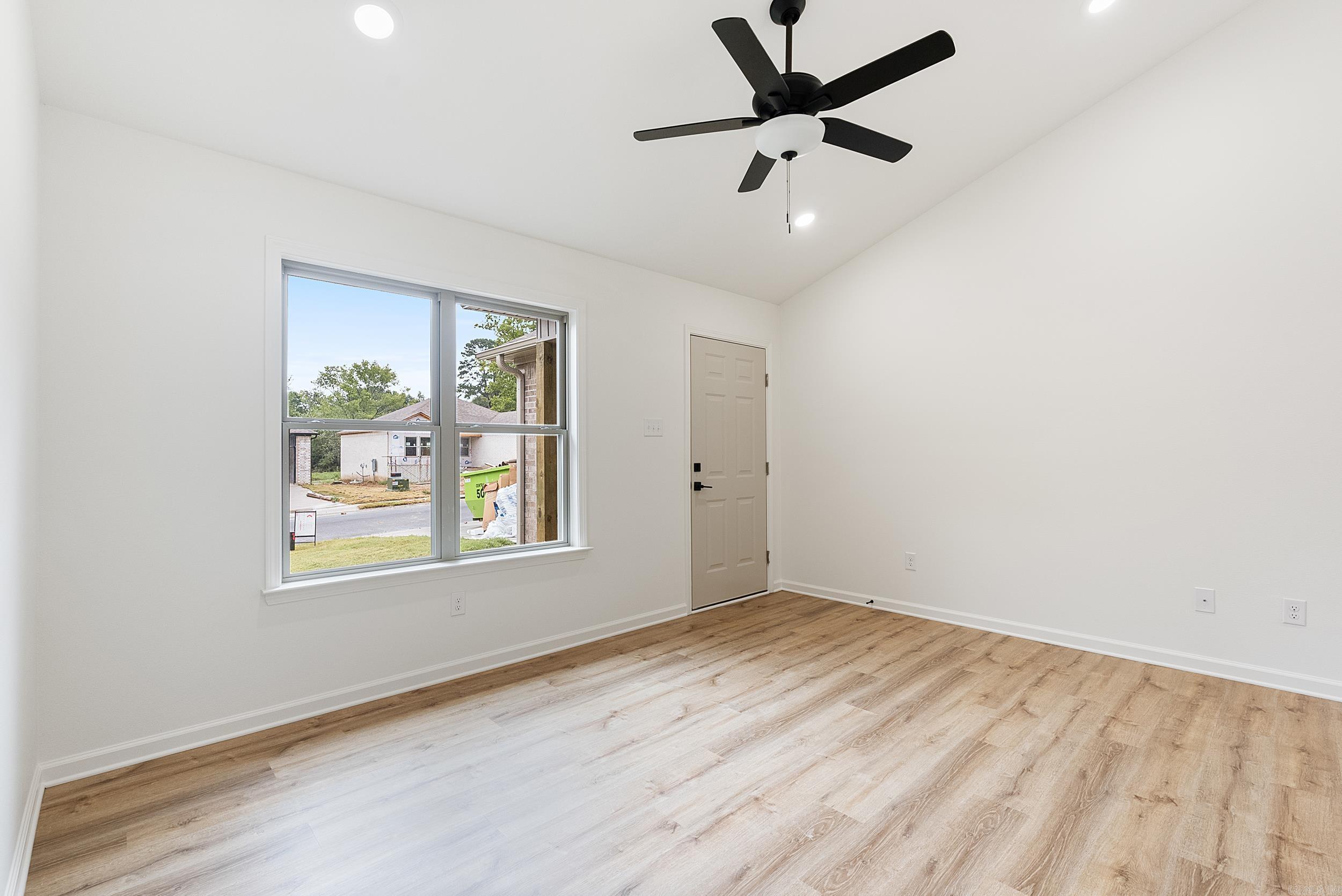 PAW'S PLACE - Residential