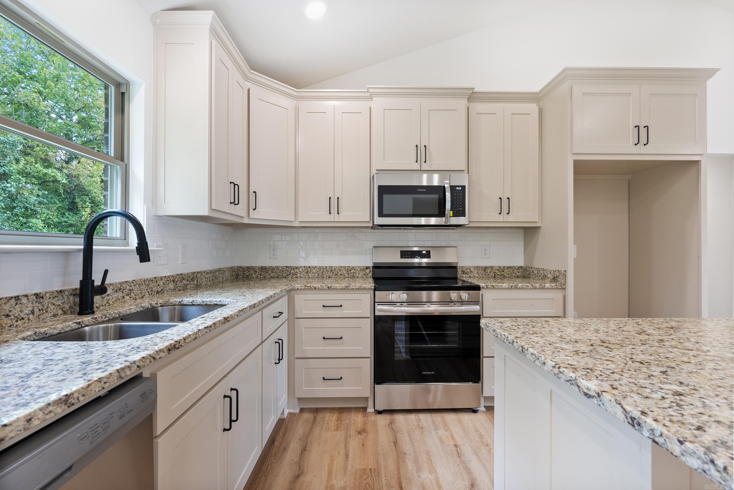 PAW'S PLACE - Residential