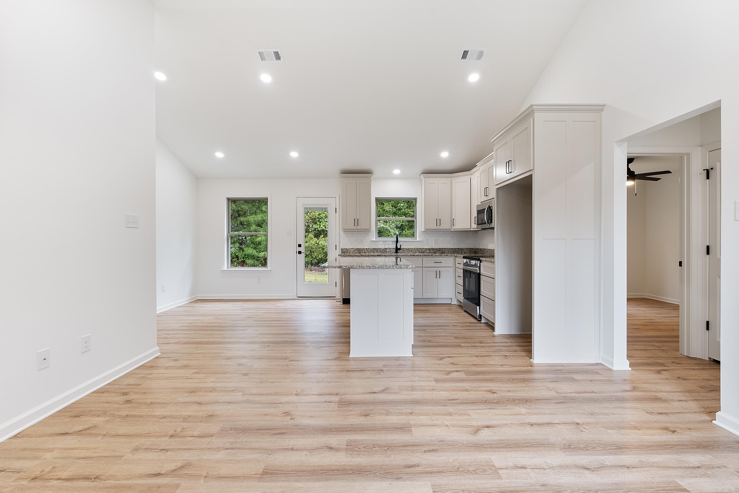 PAW'S PLACE - Residential