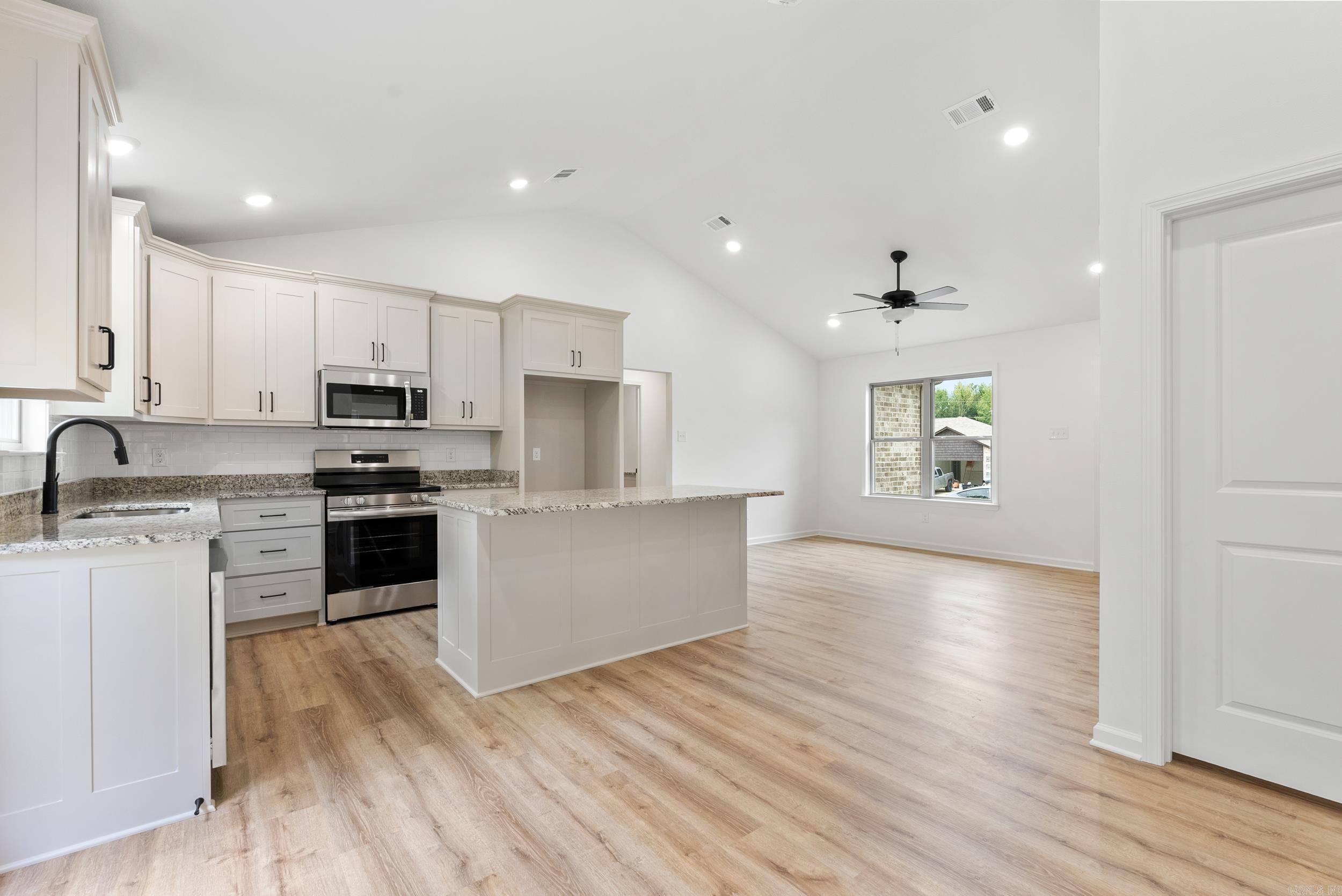 PAW'S PLACE - Residential
