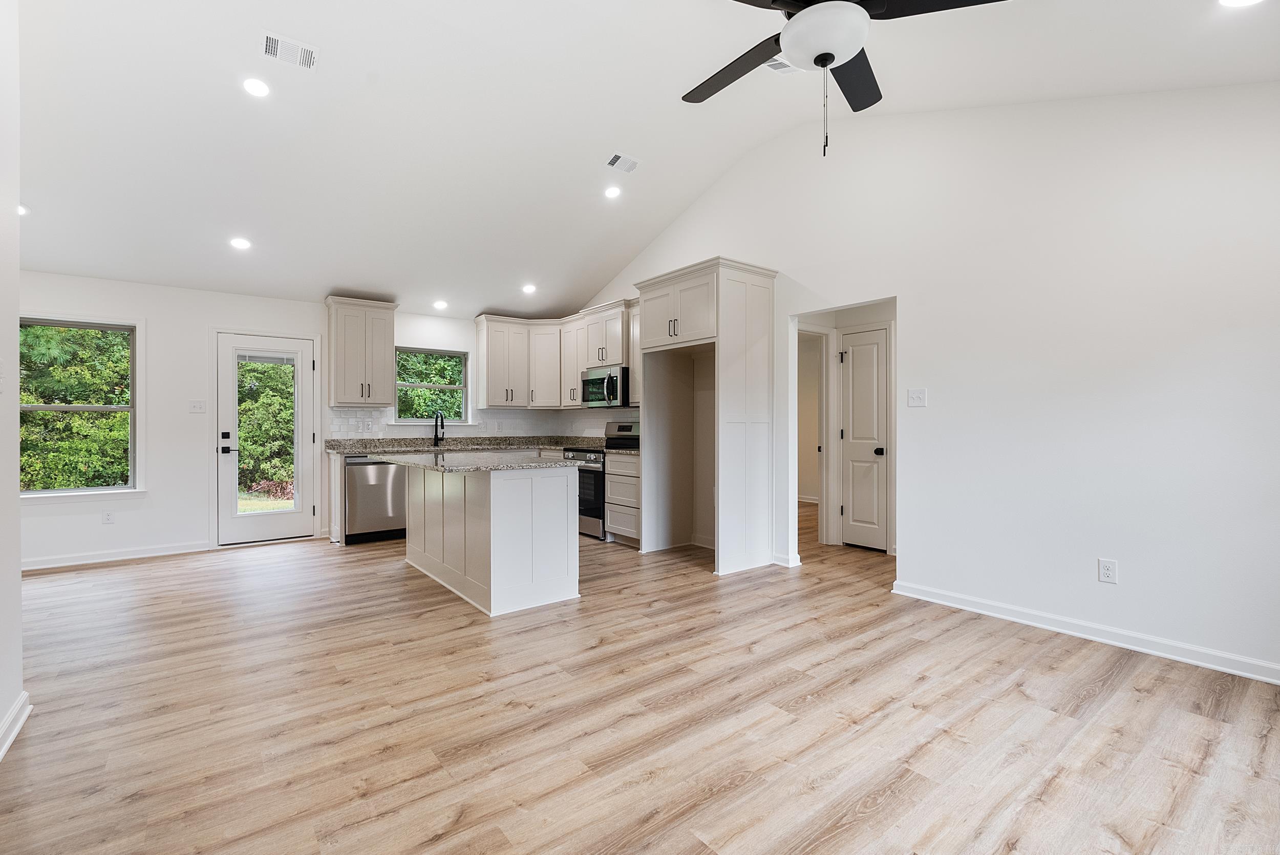 PAW'S PLACE - Residential