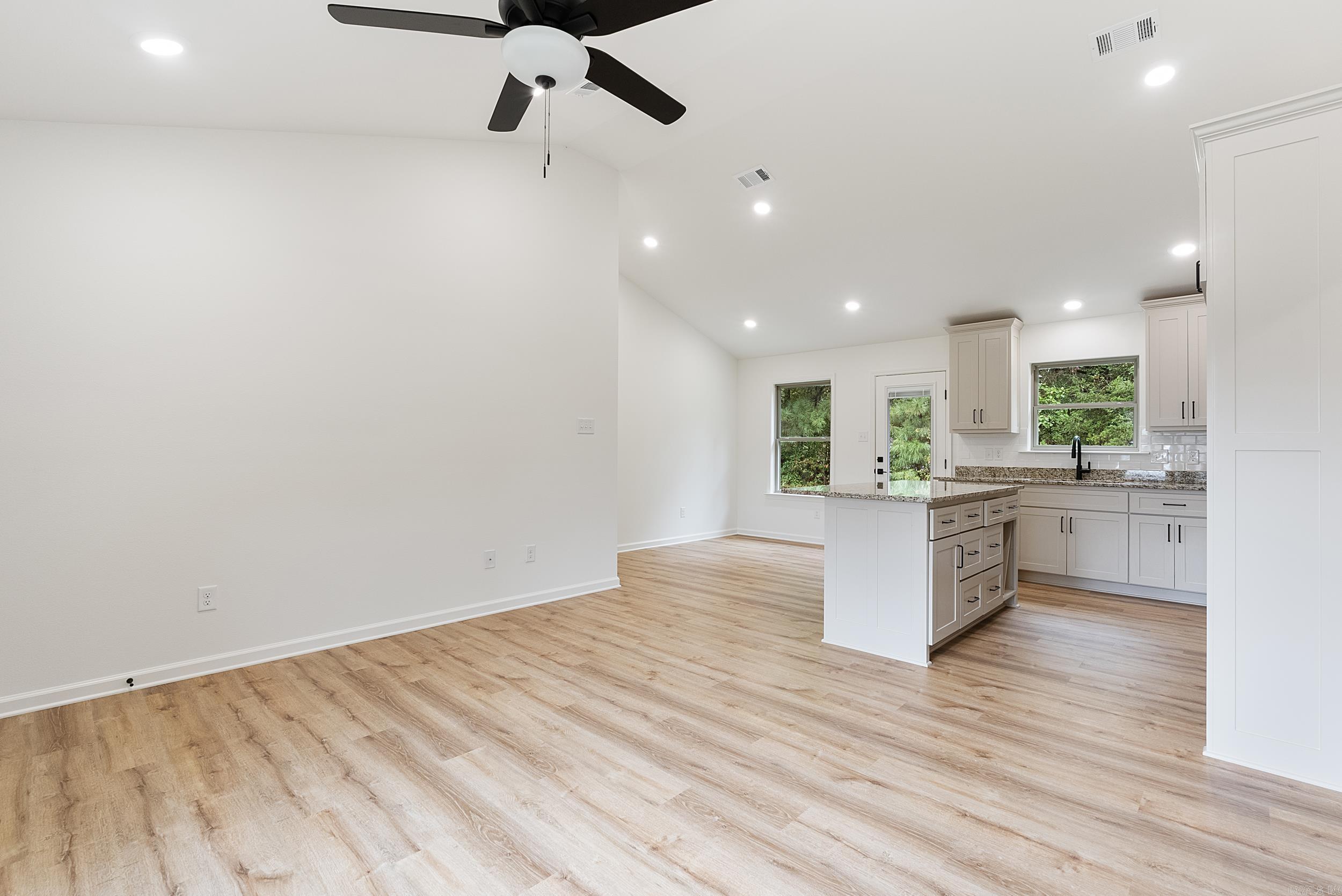PAW'S PLACE - Residential