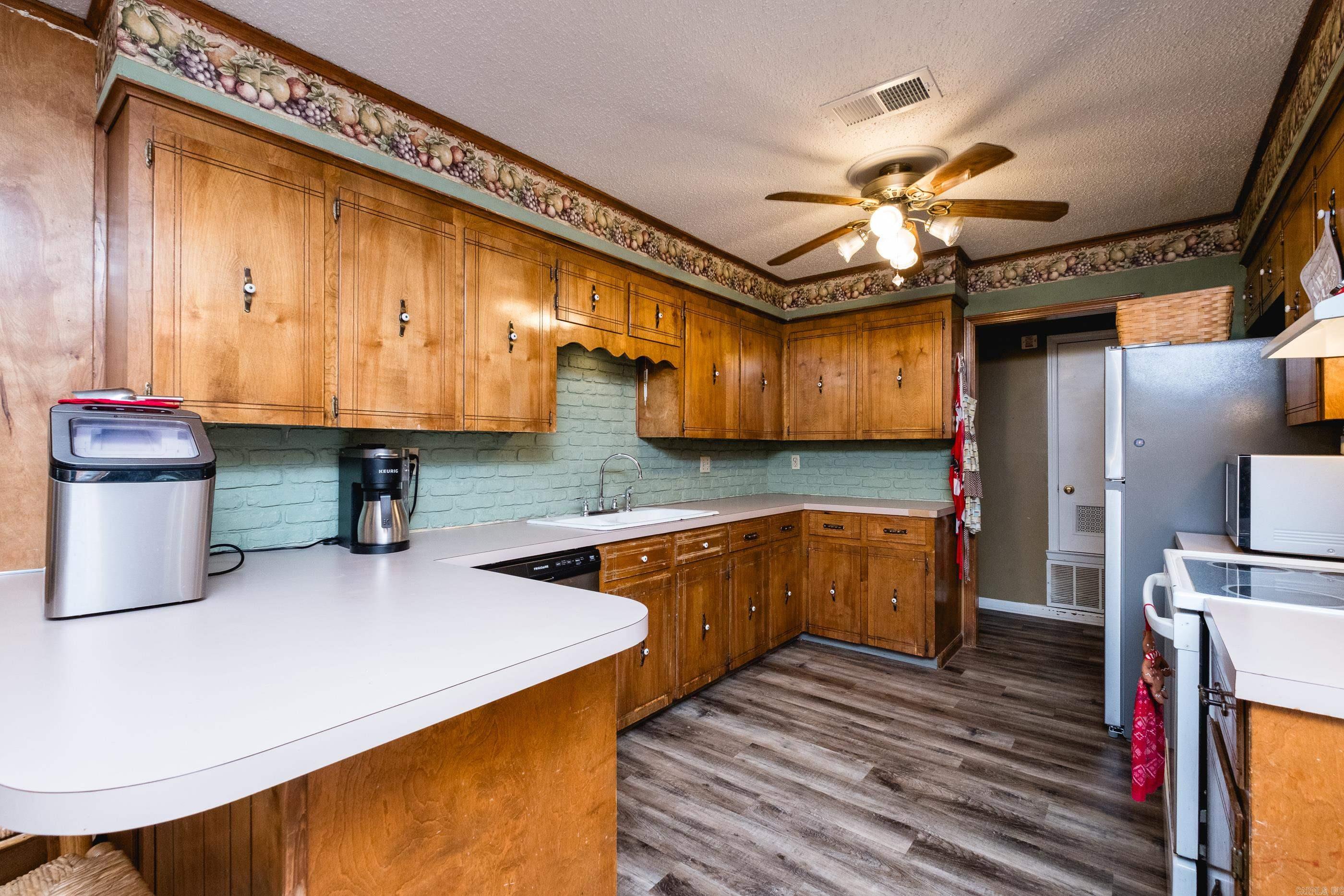 North Hills Manor - Residential