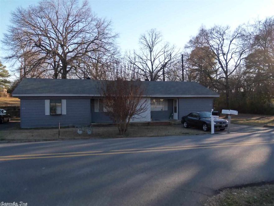 Hello Opportunity!! Well maintained duplex on nice large lot.  Both units have been updated including tile in the kitchens and bathrooms. New roof 2009, new exterior paint 2013, new hot water heater 2015. One unit has a long term tenant that has lived here for 20 years! Good investment!  See showing remarks Financials on file, contact listing agent.