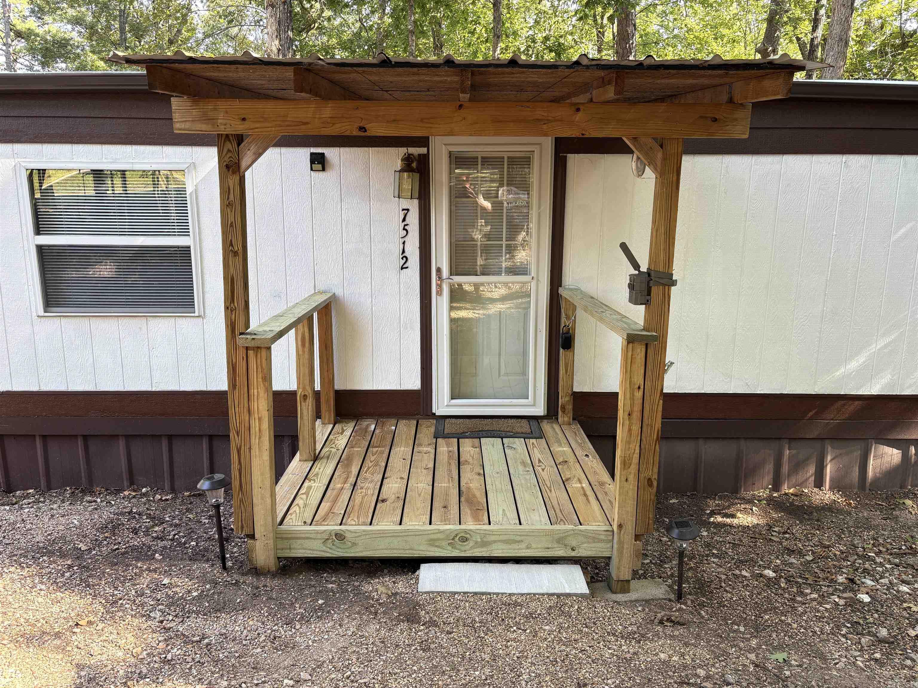 Fully remodeled and furnished home on 2 acres located in the majestic Magic Mountain subdivision of the beautiful Ozark Mountains of Northern Arkansas. The acreage provides seclusion in a park-like setting with a good mix of mature Oak, Pine and various other plant species. Situated in an incredible location right next to the Old Rush Mine, this property is only a 10 minute drive to the Buffalo National River, 25 mins to the White River for some of the best Rainbow Trout fishing in the U.S.A. and only 30 mins to Bull Shoals Lake! Incredible opportunity awaits with an extra large RV carport (30x22x16) that sports separate power, water, and clean-out at the spot. There is also an extended carport for 2 cars and a 500 gallon propane tank that is owned. In addition to the carports, there are also 2 metal outbuildings that measure 8X11 and 10X12 for extra storage space! This property could also be an incredible investment opportunity for a daily, weekly or monthly rental. Fully furnished and ready to rent! Donāt miss this one, it wonāt last long! Call for showing today!!!