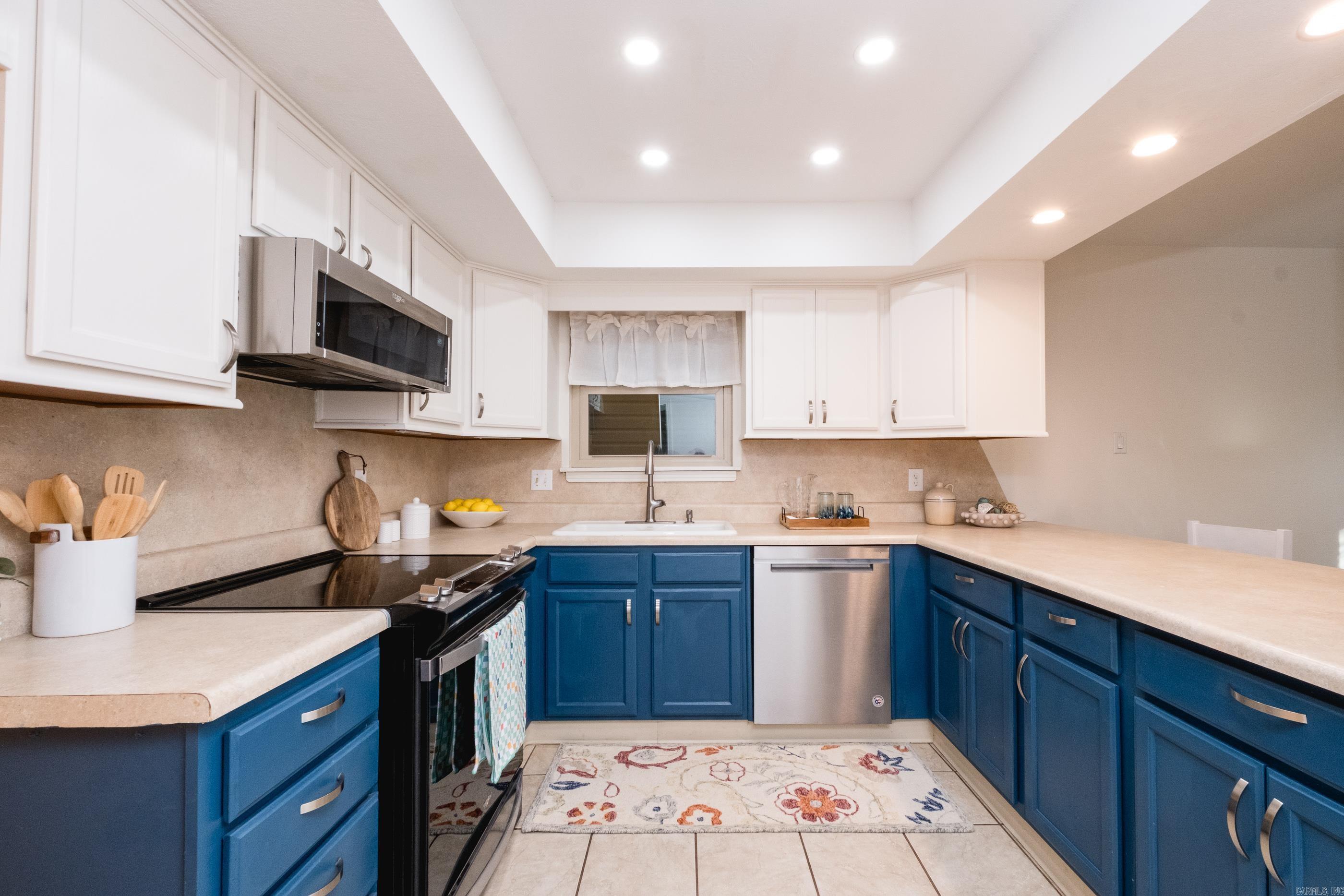 SPRING VALLEY MANOR - Residential