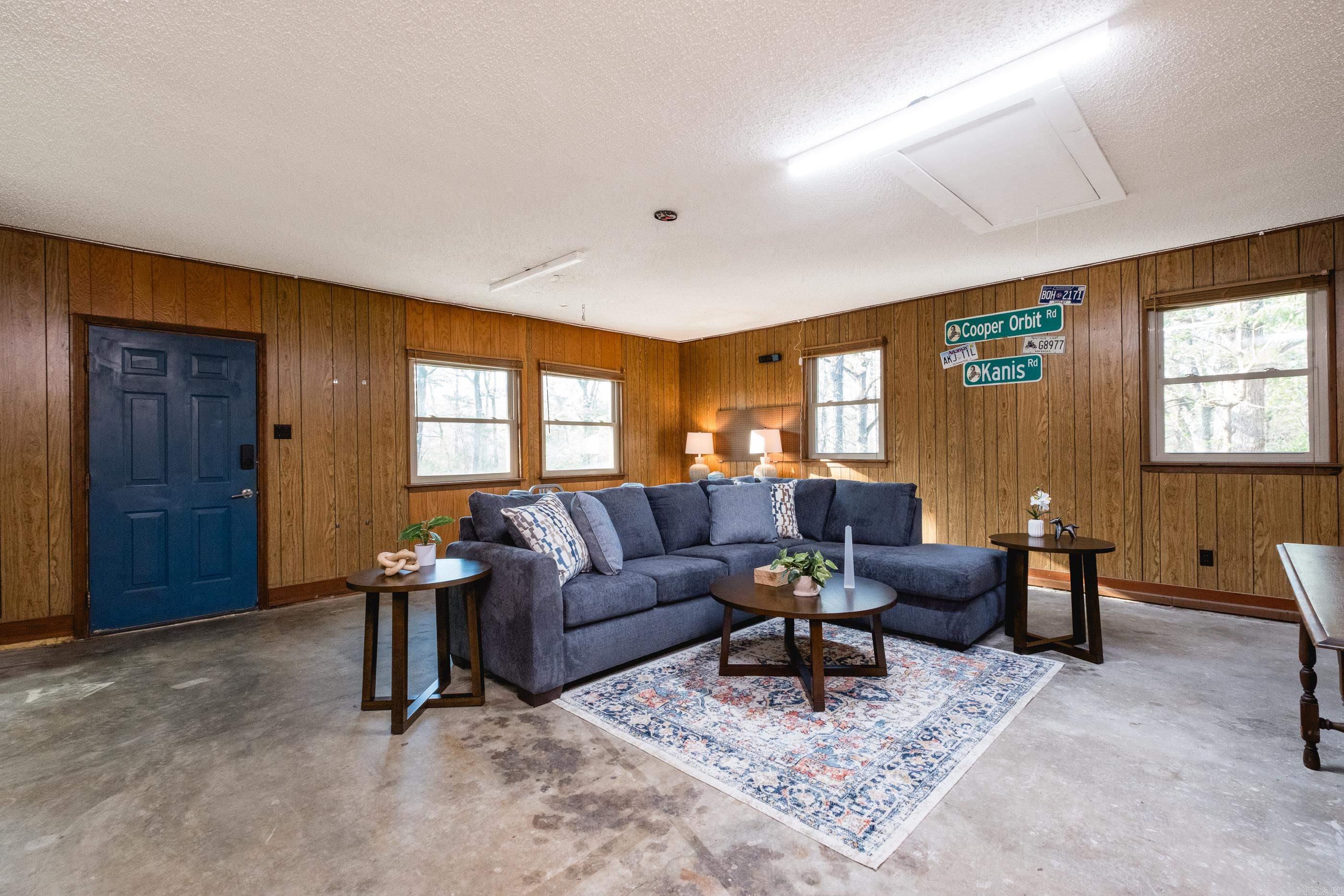 SPRING VALLEY MANOR - Residential