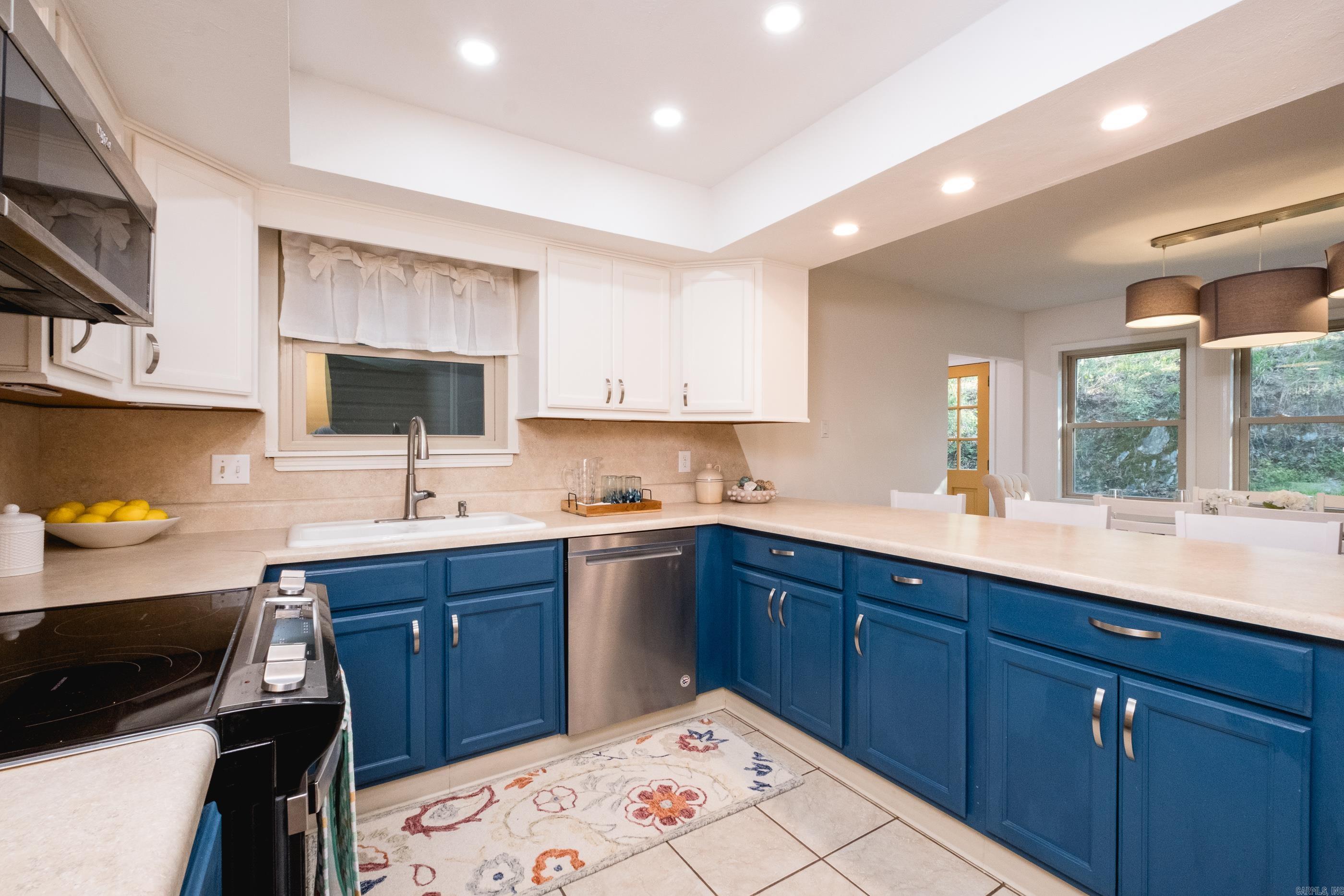 SPRING VALLEY MANOR - Residential