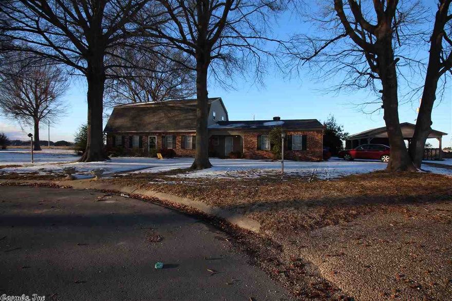 Great opportunity to customize to your own taste. This home is in the great neighborhood of Eastwood in Carlisle. Sits on the end of a quite cul-de-sac.  Homes features 5 bedrooms, 2 living areas, 3.5 bath, in-ground pool, 2 car garage plus a 2 car detached carport. 3br/2ba is what the upstairs has to offer. Large laundry room. Wood privacy fence back yard. This home has a lot of space to offer and in a great location, just needs your TLC.