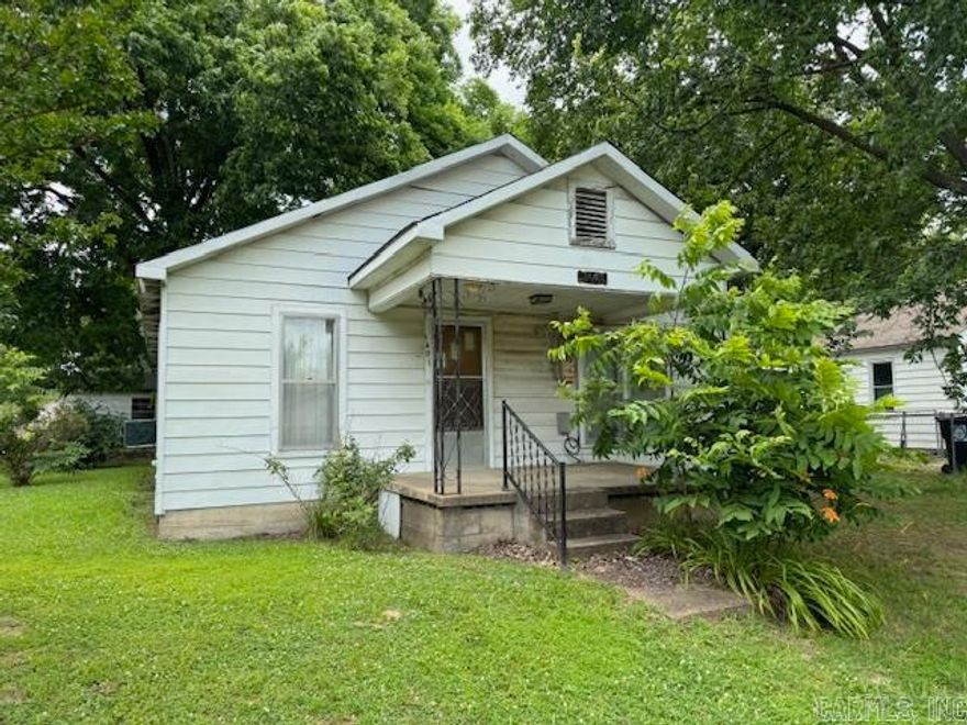 Looking for a fixer upper for a short or long-term investment property? 1401 Witt St features 2 bedrooms, 1 bath with a large living area and eat in kitchen. Additionally, there is a large laundry area on the back of the home and bonus room off the second bedroom. This home is in need of significant repairs due to long term roof leaks damaging the ceilings and floor joist in areas of the home. Property to be sold "as is, where is" with no disclosure form available. All parties entering the home for showings are required to sign a hold harmless agreement prior to entry.