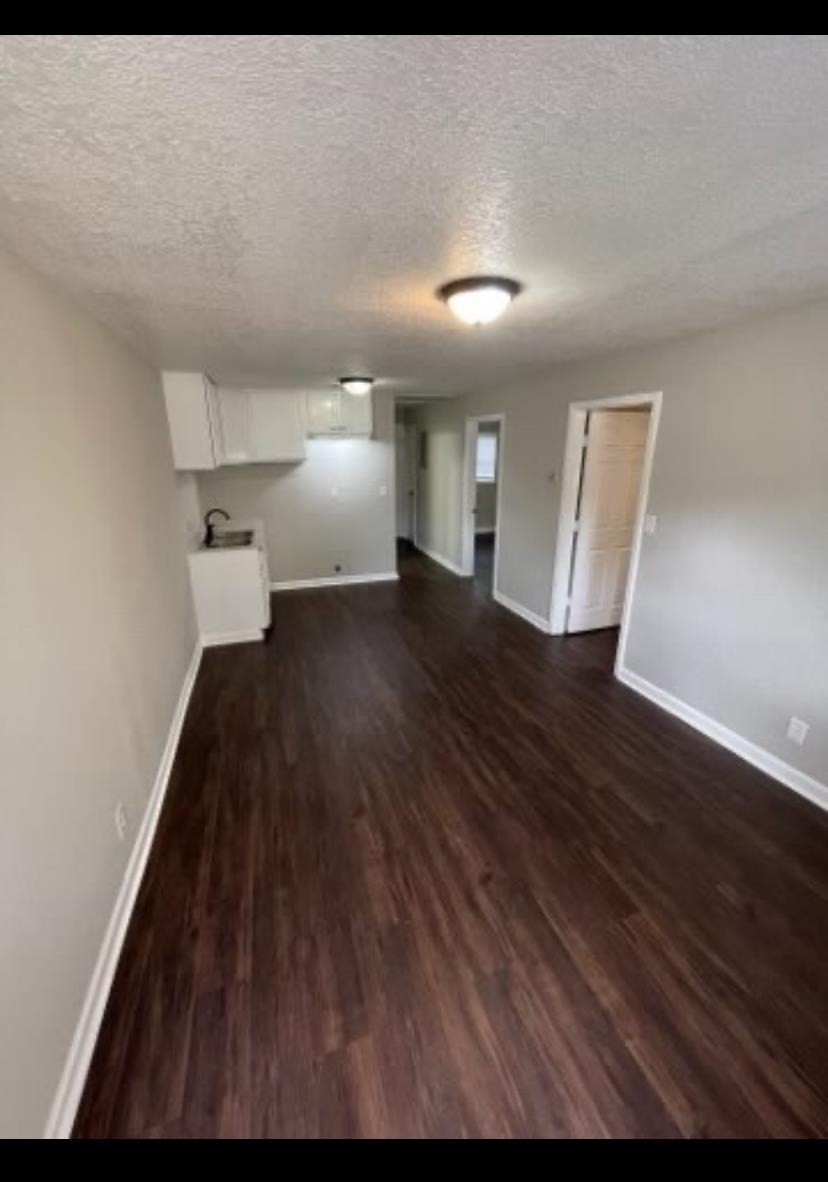 ELLIOT - Residential Lease