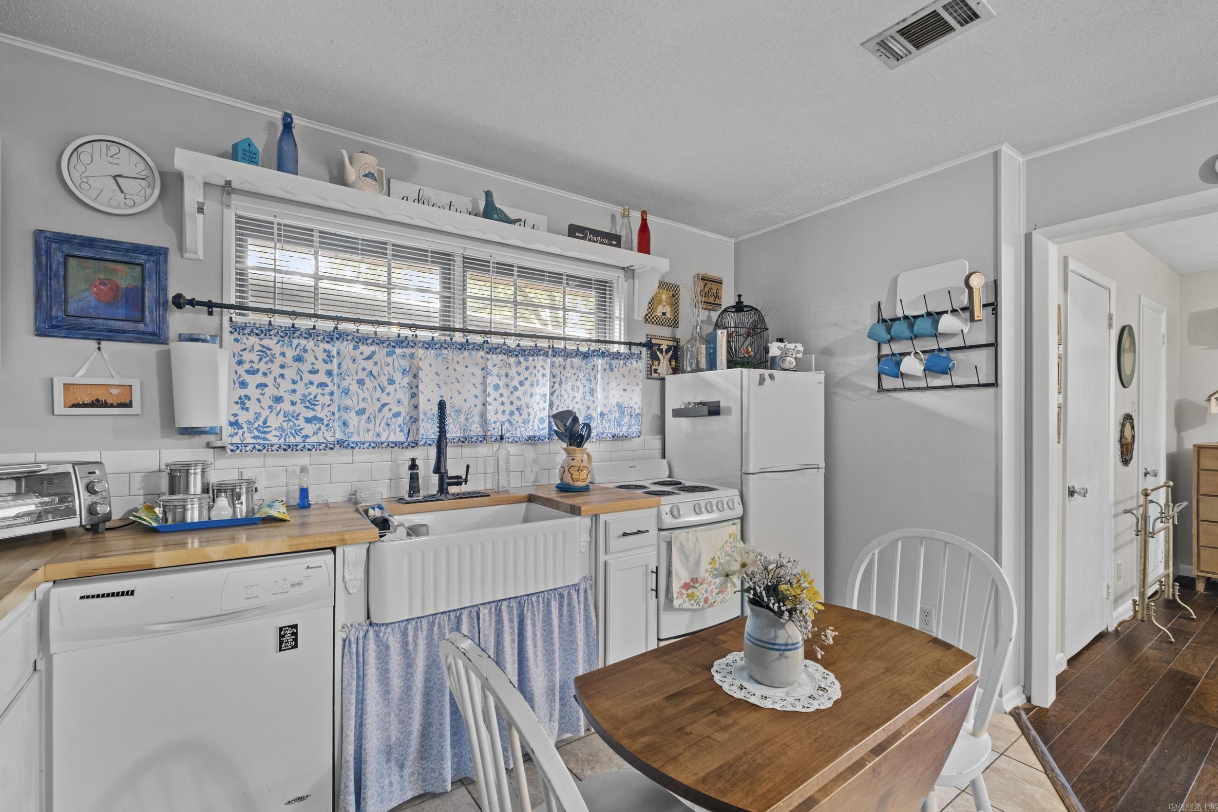 INDIAN HILLS - Residential