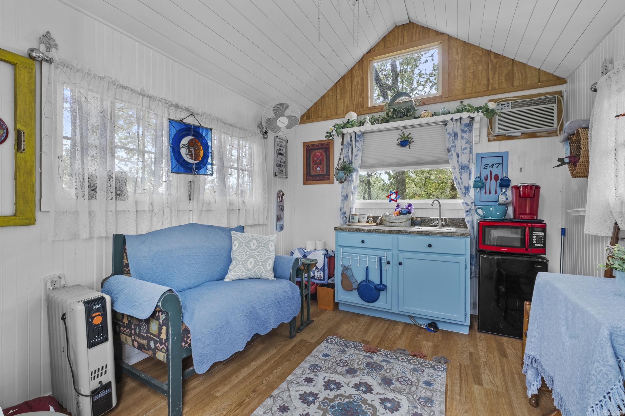 INDIAN HILLS - Residential