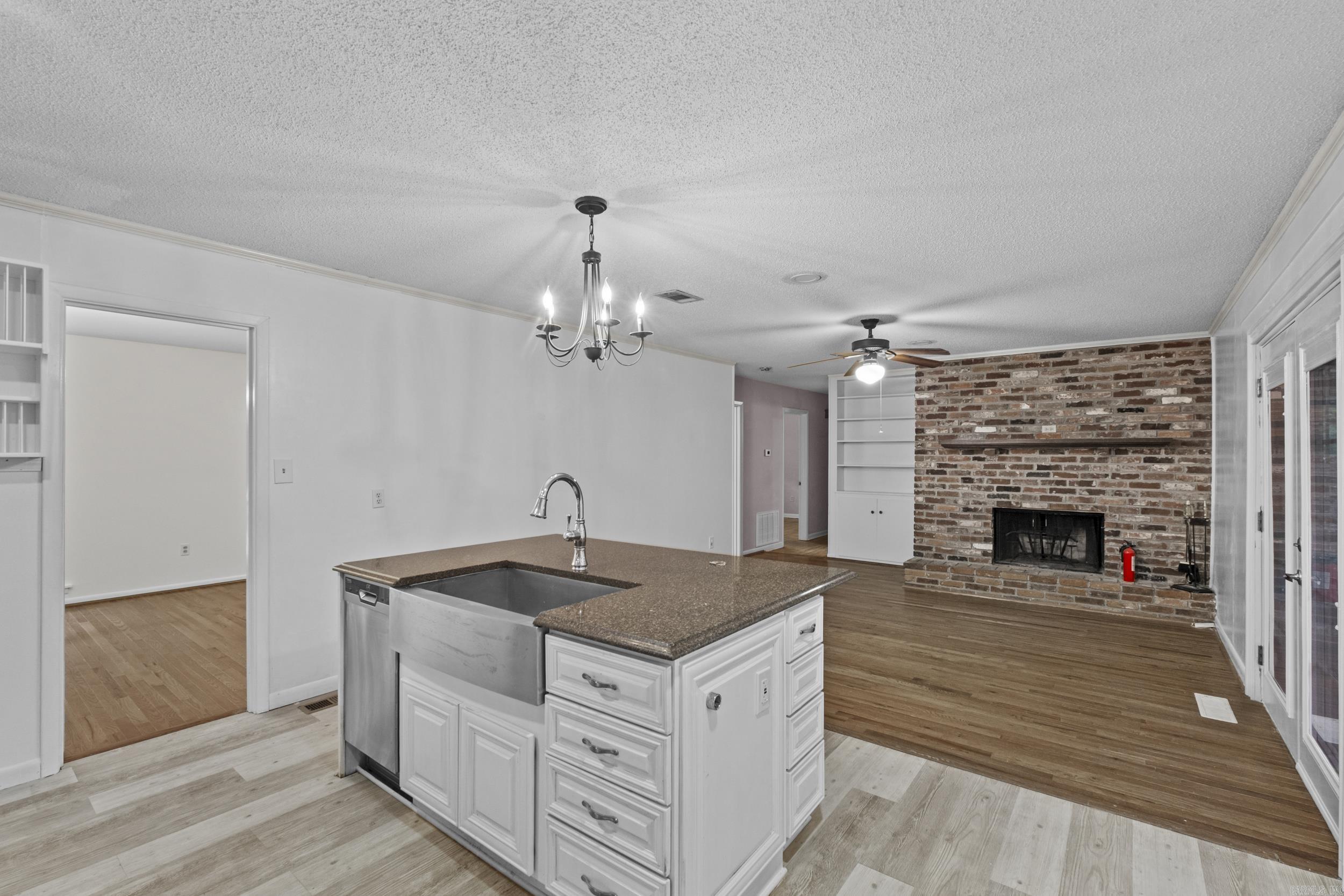 INDIAN HILLS - Residential