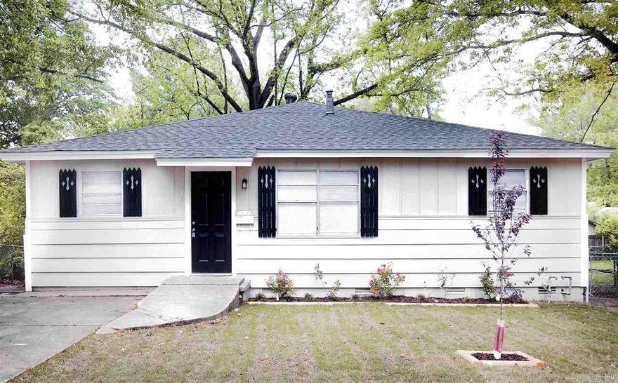 3 bedroom, 2 bath located off Chicot Rd. and close to I-30.