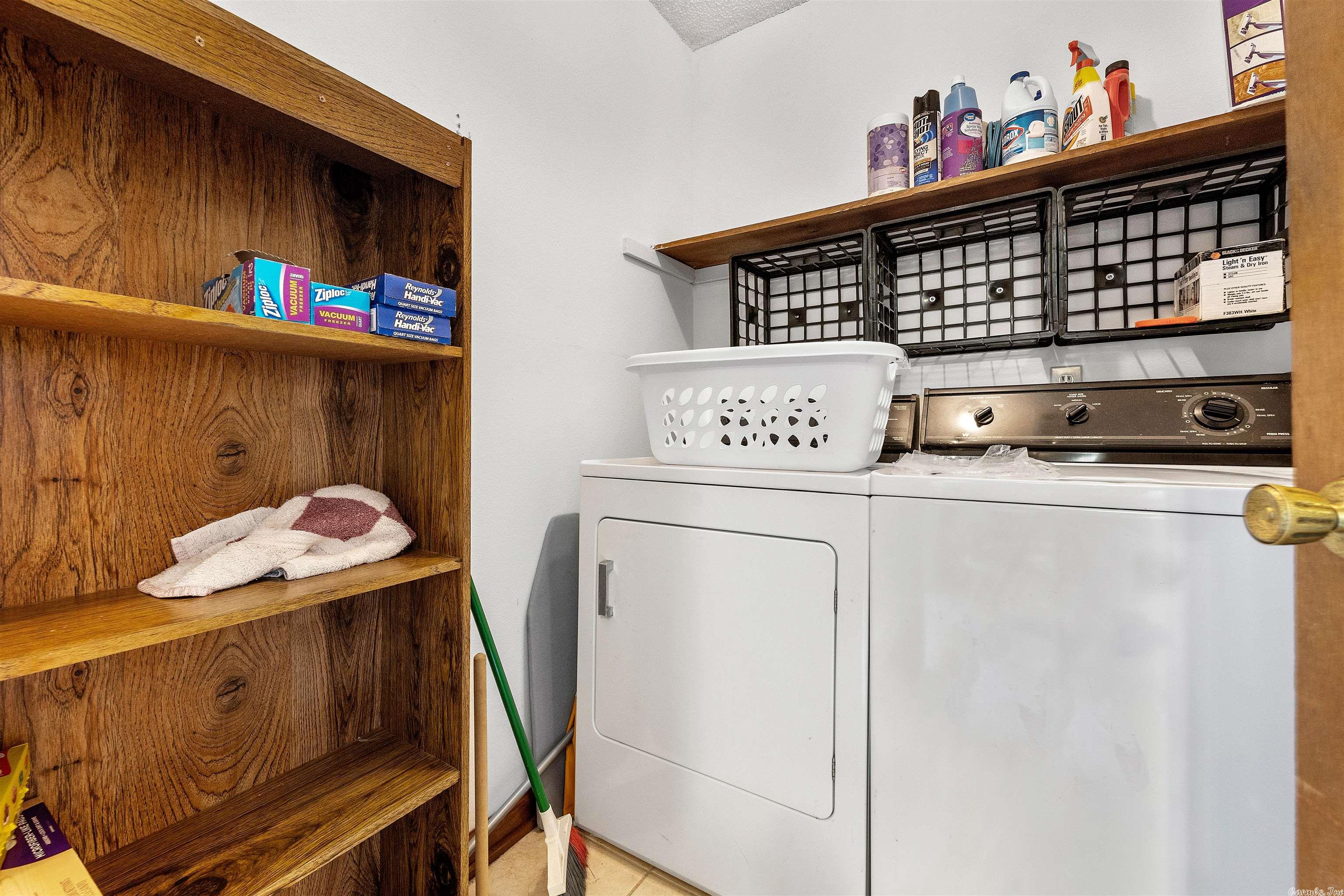 WOODLAND HILLS - Residential