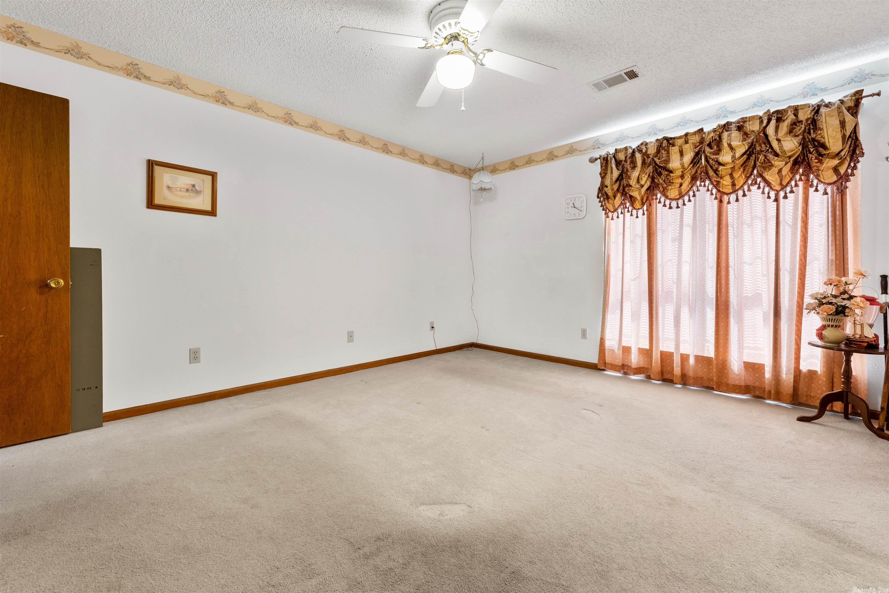 WOODLAND HILLS - Residential