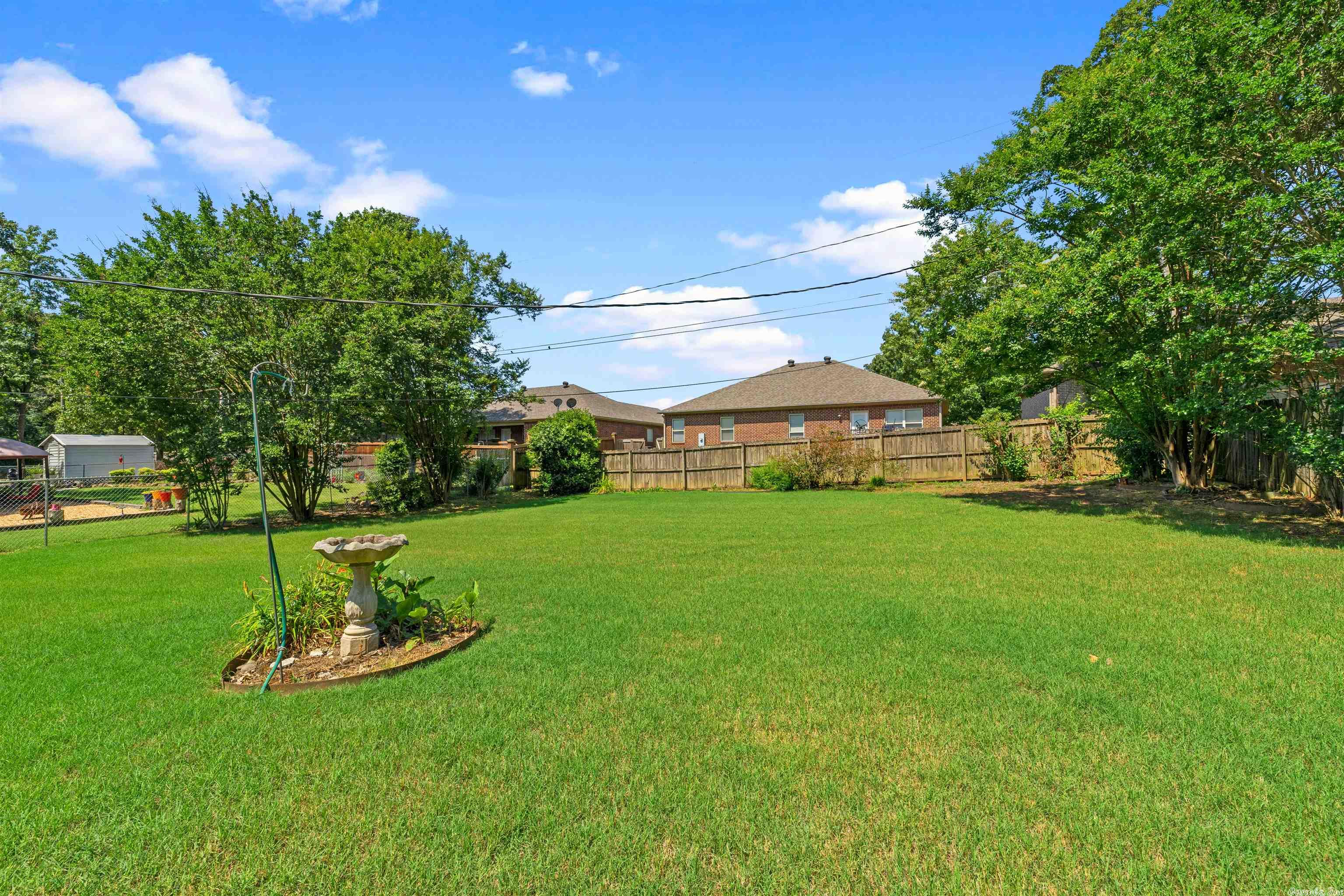 WOODLAND HILLS - Residential