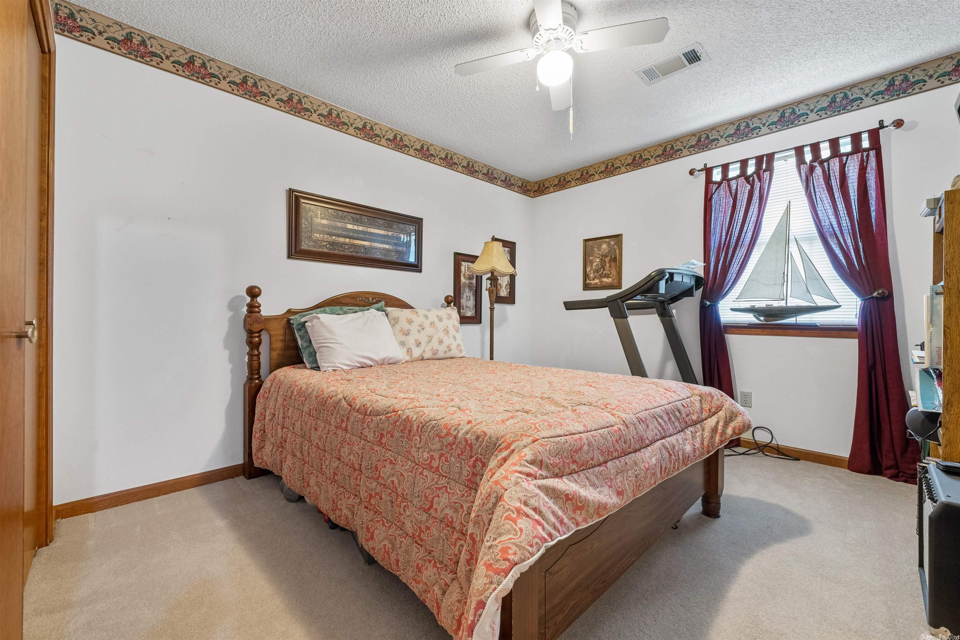 WOODLAND HILLS - Residential