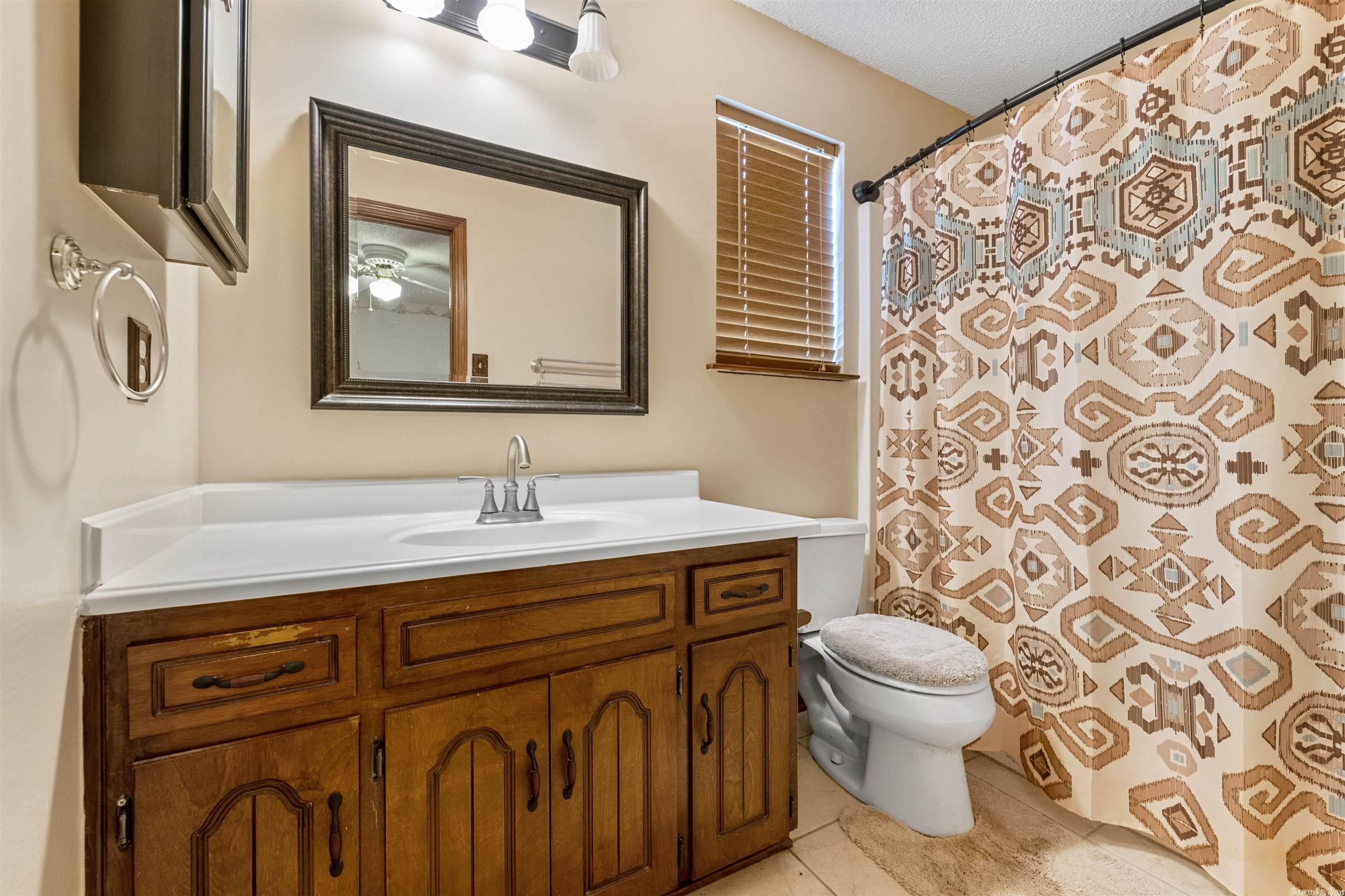 WOODLAND HILLS - Residential