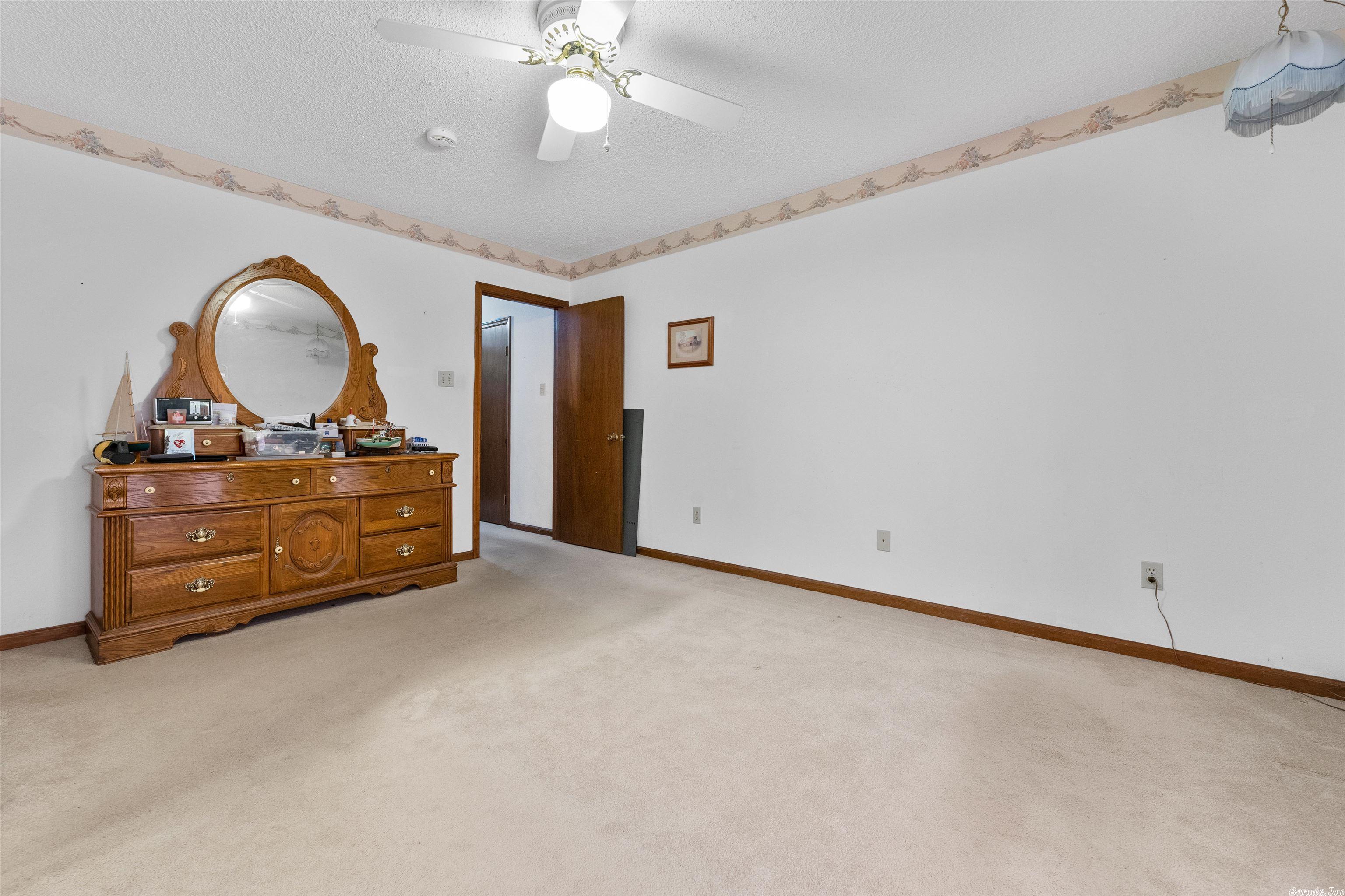 WOODLAND HILLS - Residential