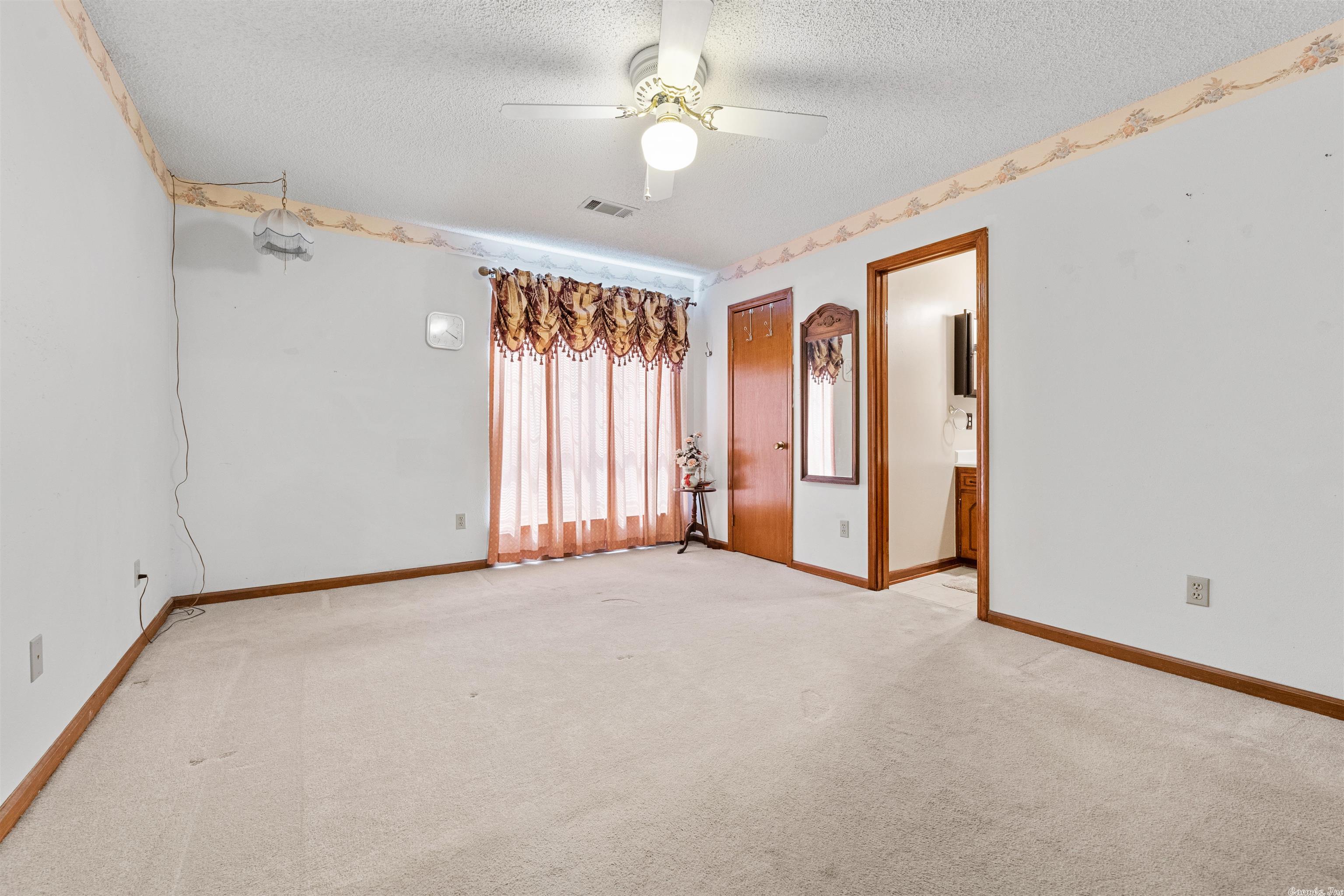 WOODLAND HILLS - Residential