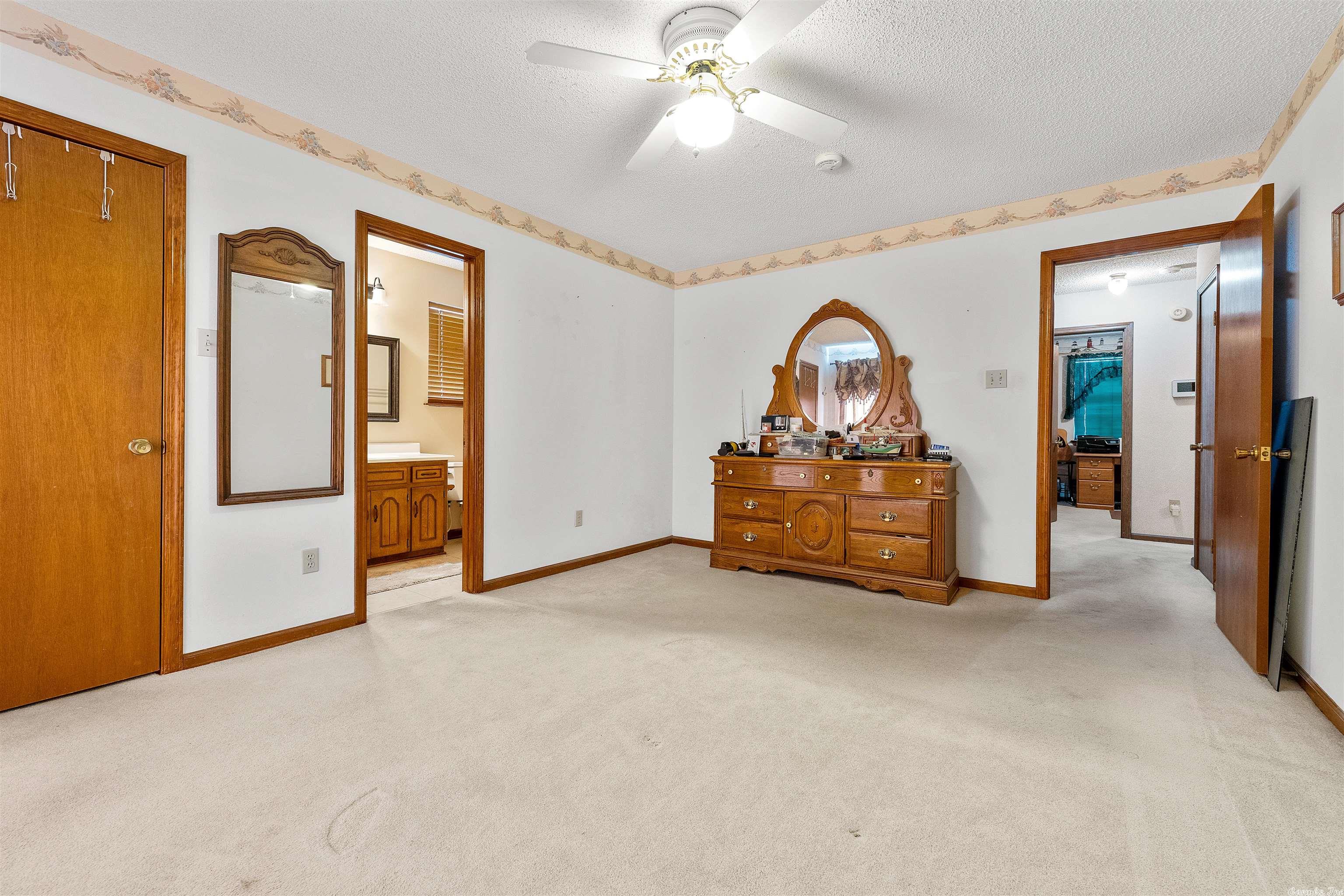 WOODLAND HILLS - Residential