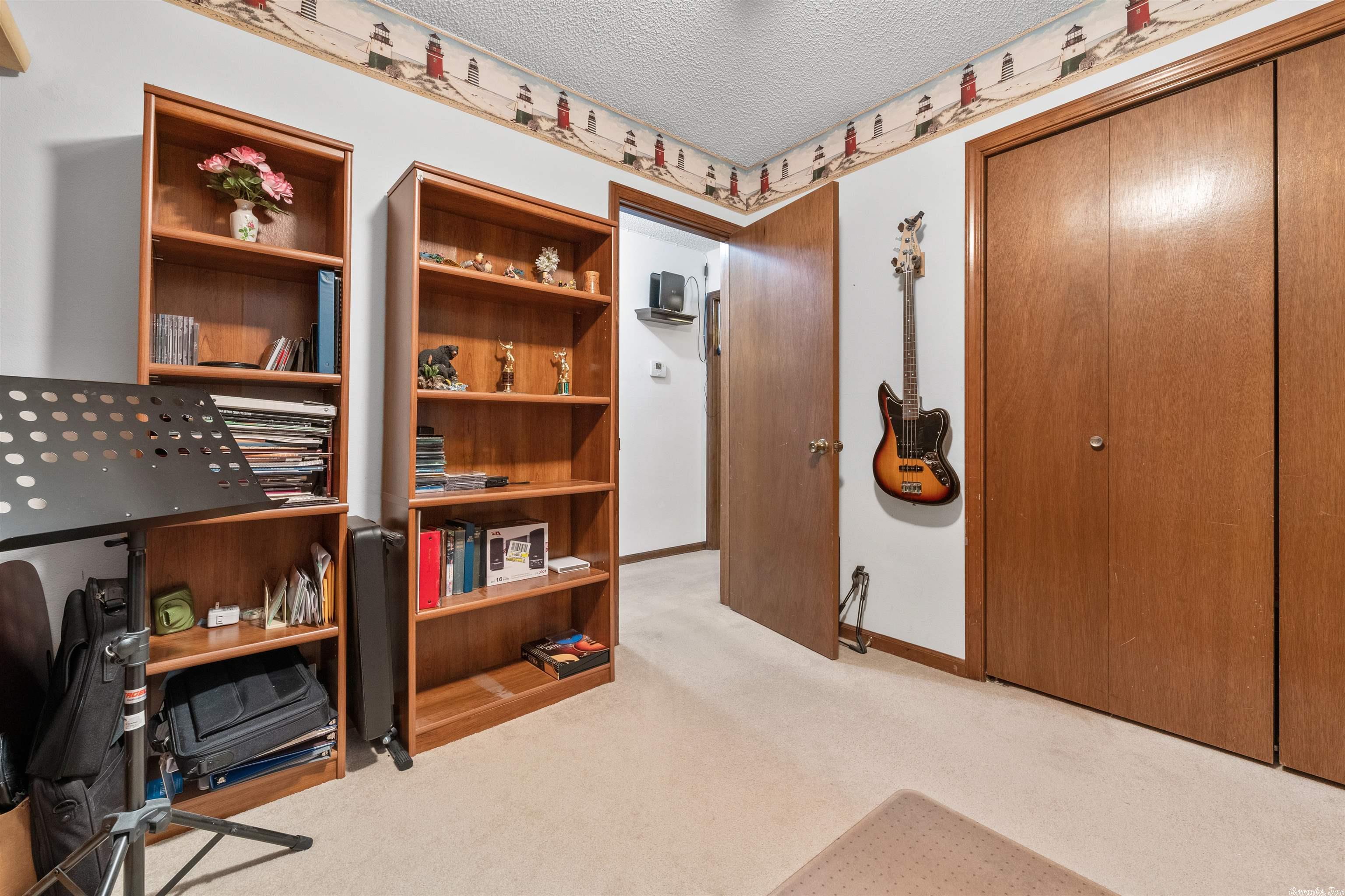 WOODLAND HILLS - Residential