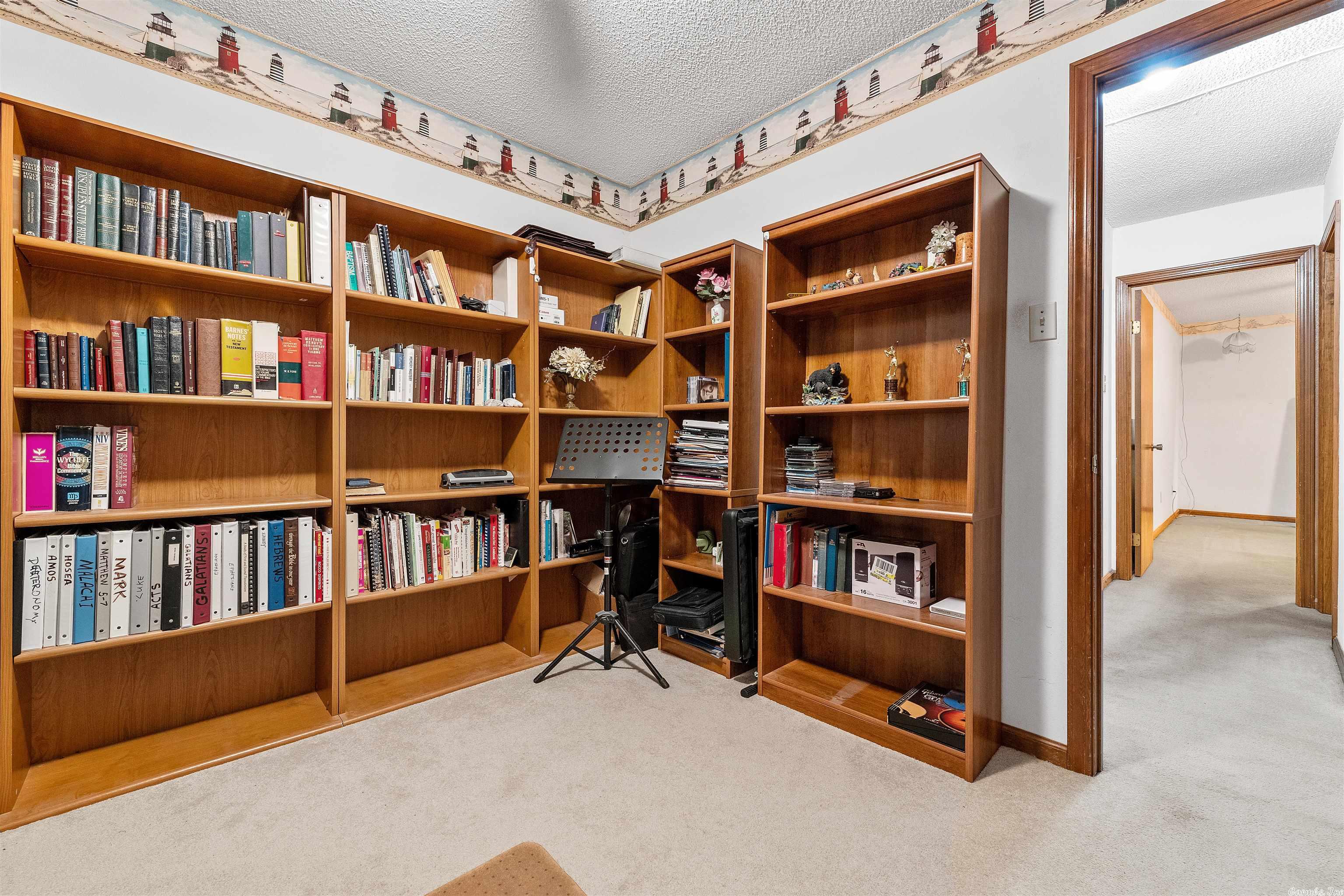 WOODLAND HILLS - Residential