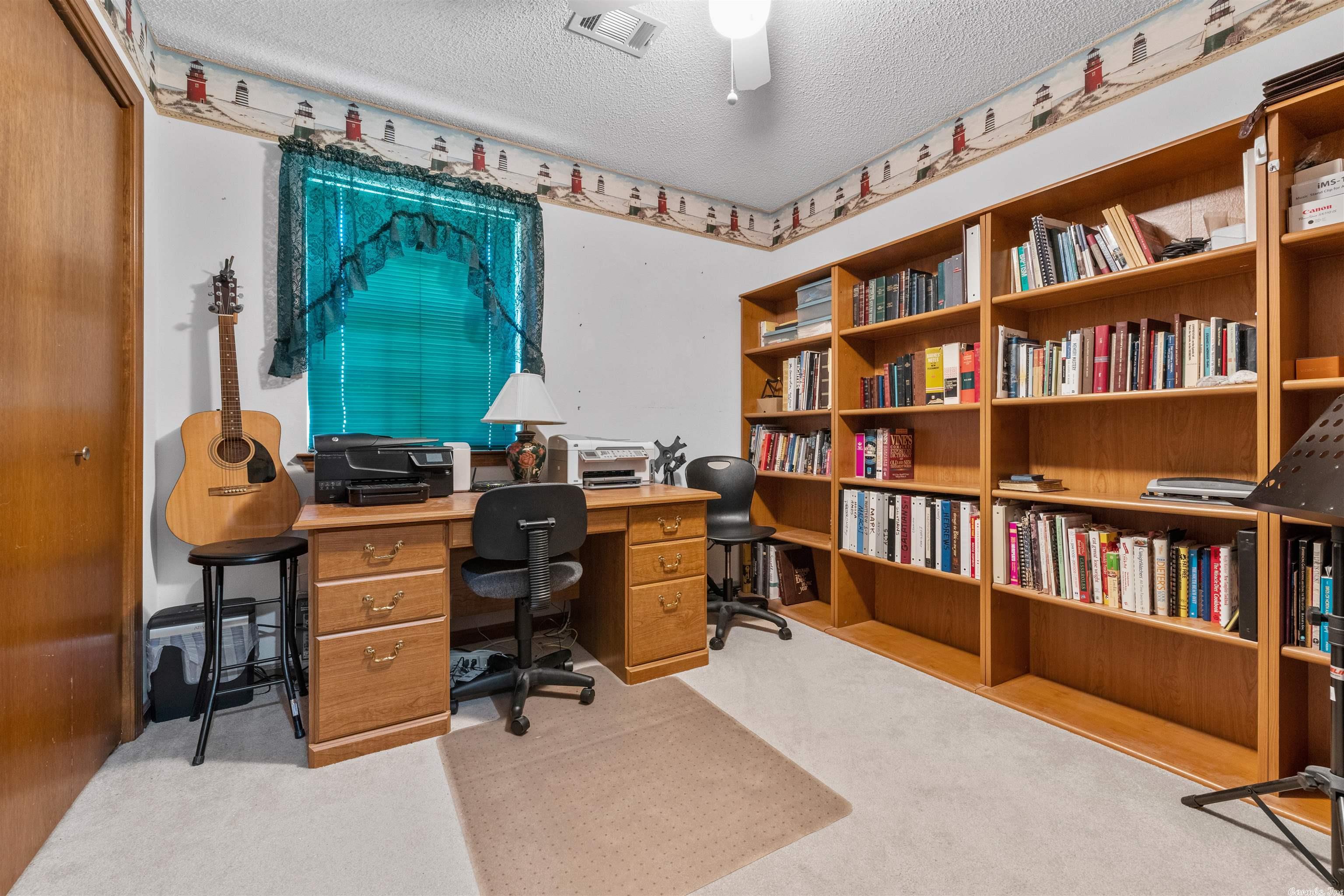 WOODLAND HILLS - Residential